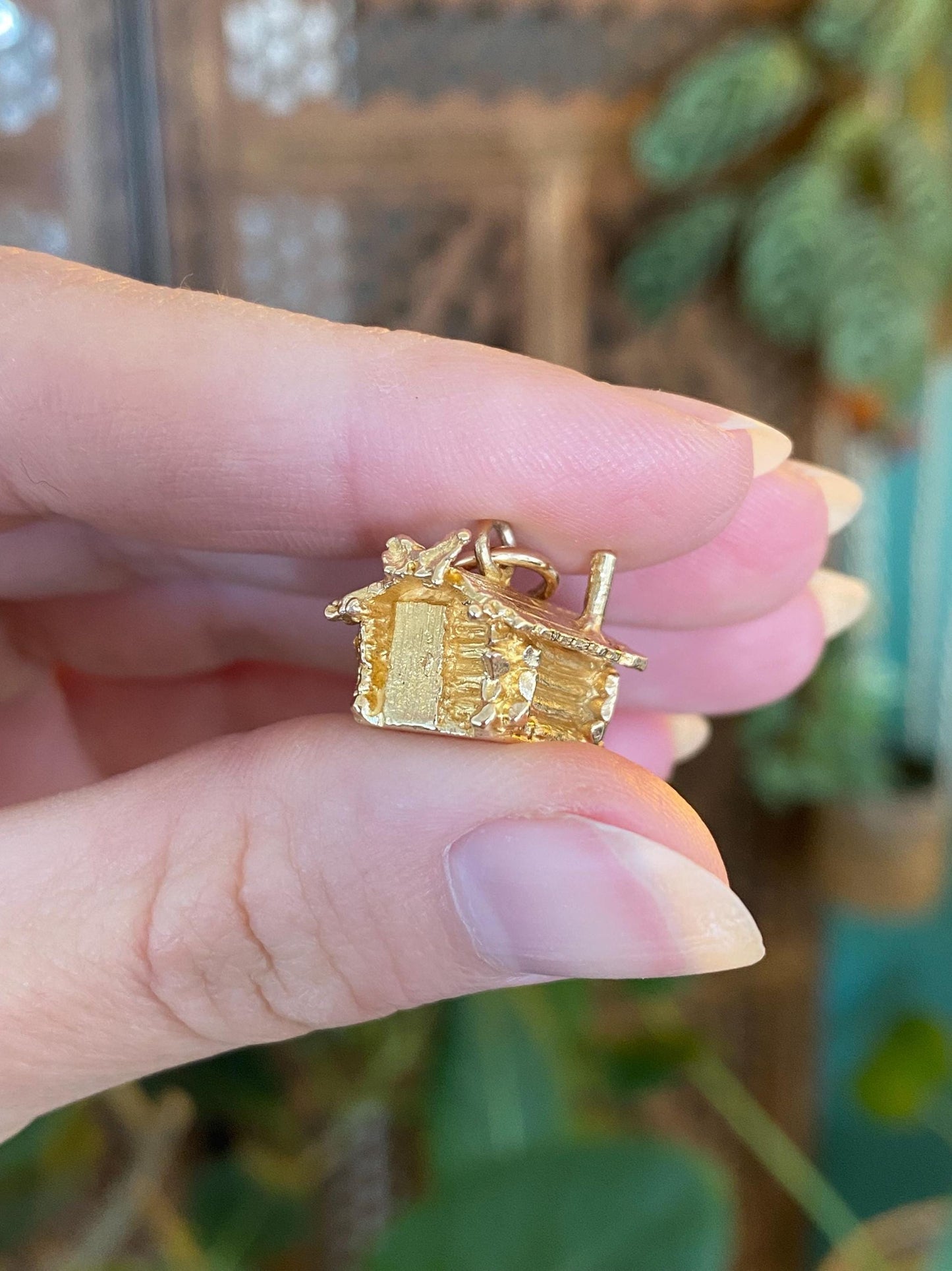 Vintage Solid 10k Yellow Gold Log Cabin House Charm
