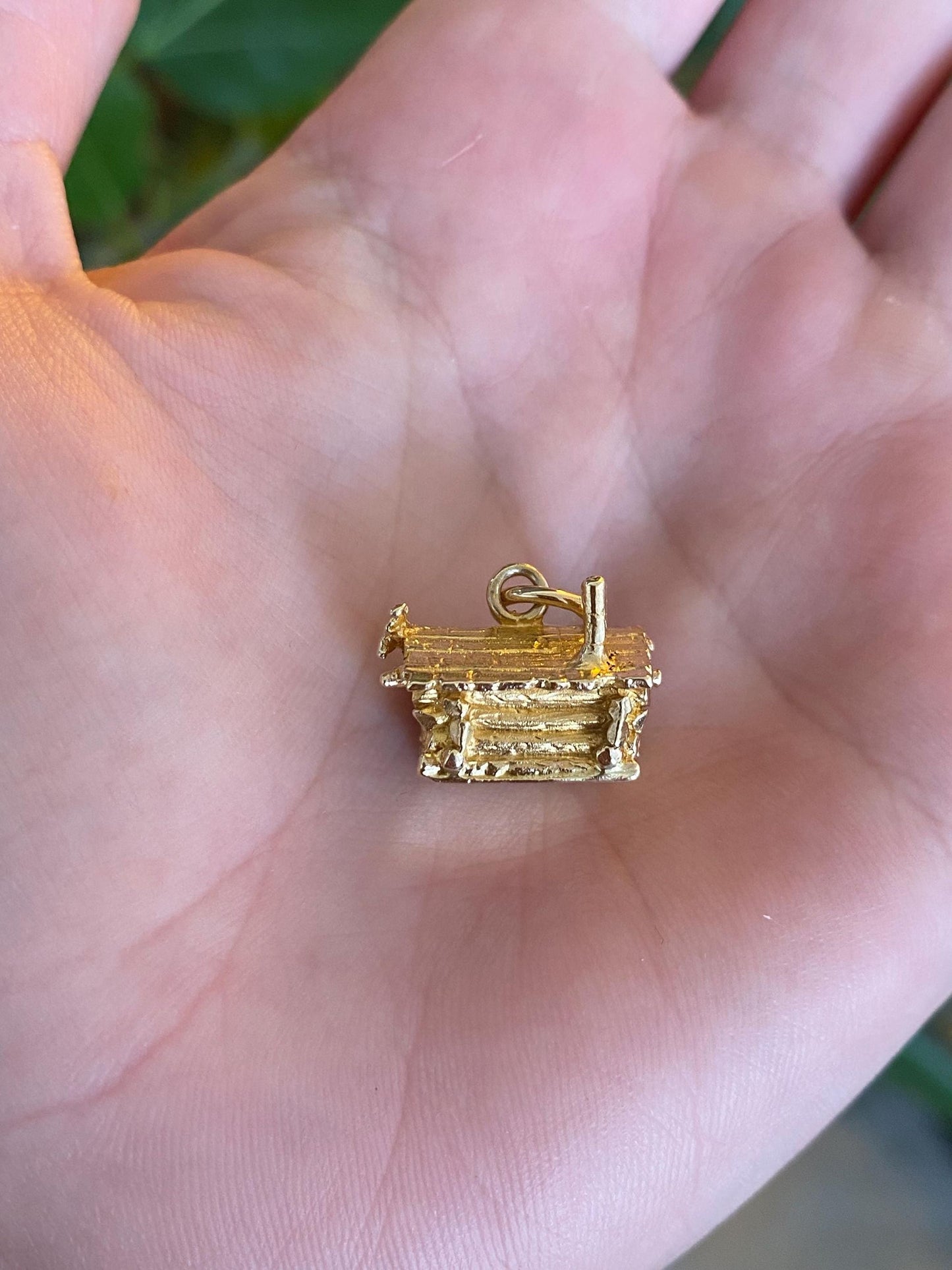 Vintage Solid 10k Yellow Gold Log Cabin House Charm