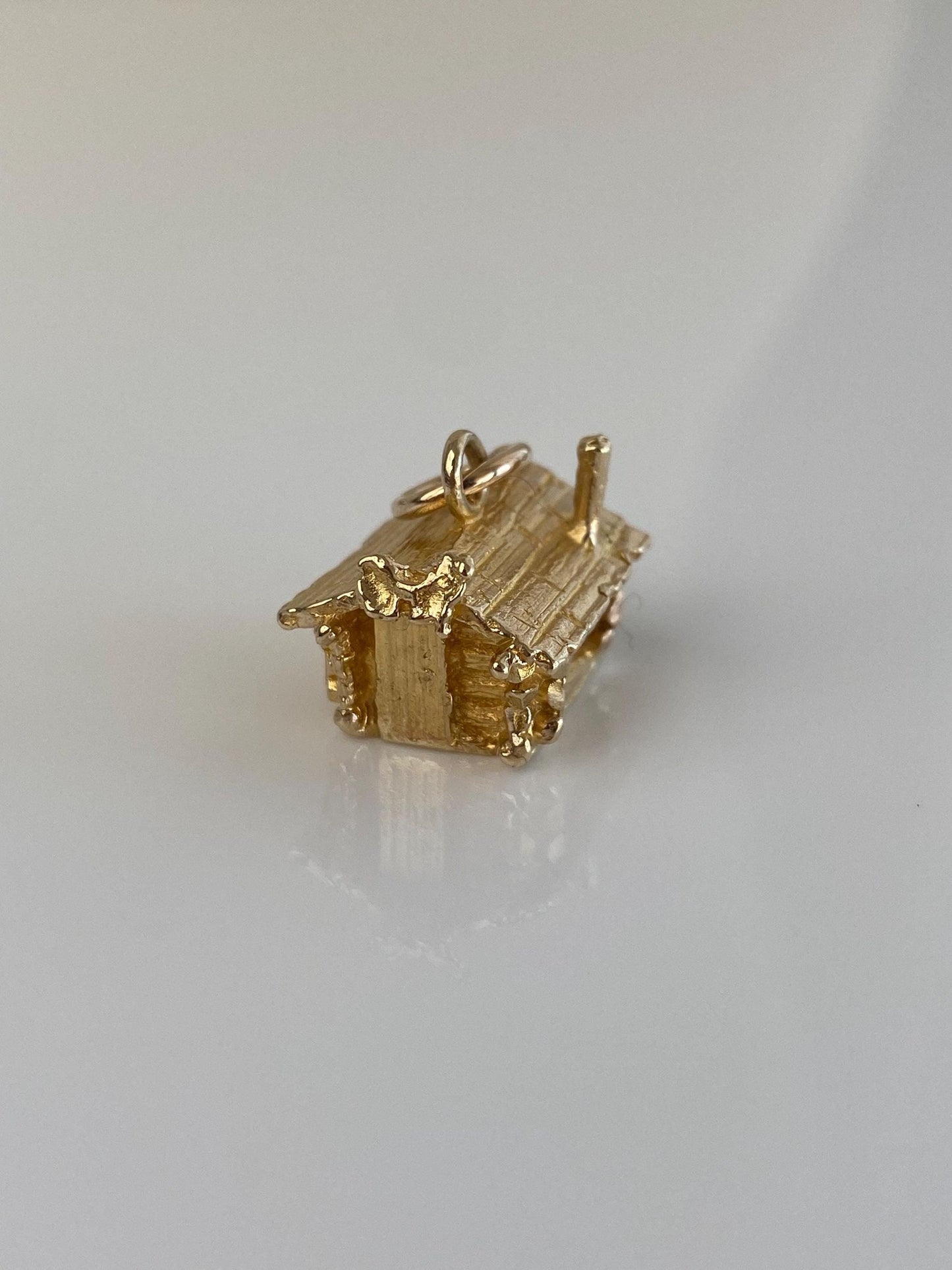 Vintage Solid 10k Yellow Gold Log Cabin House Charm