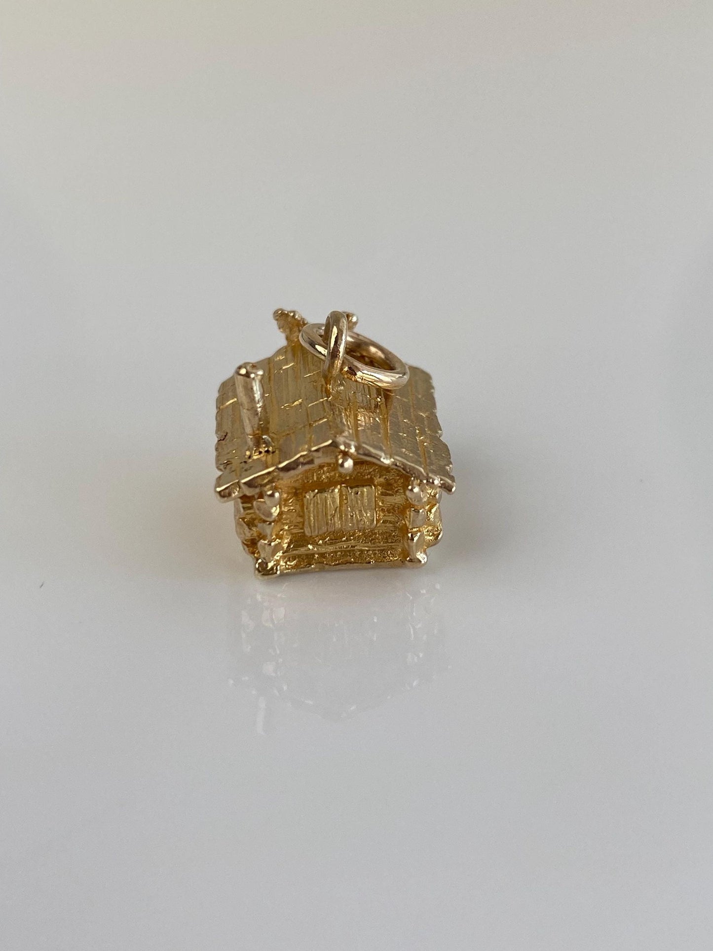 Vintage Solid 10k Yellow Gold Log Cabin House Charm