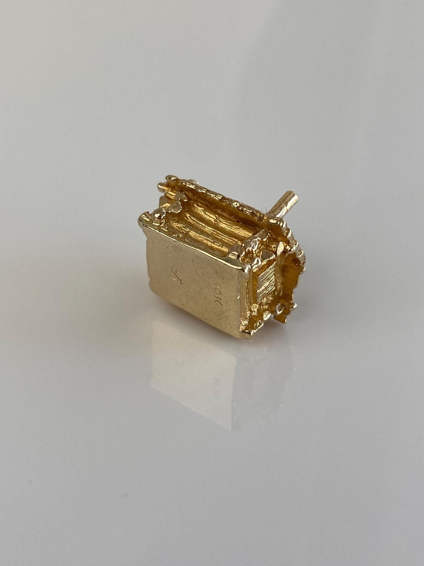 Vintage Solid 10k Yellow Gold Log Cabin House Charm