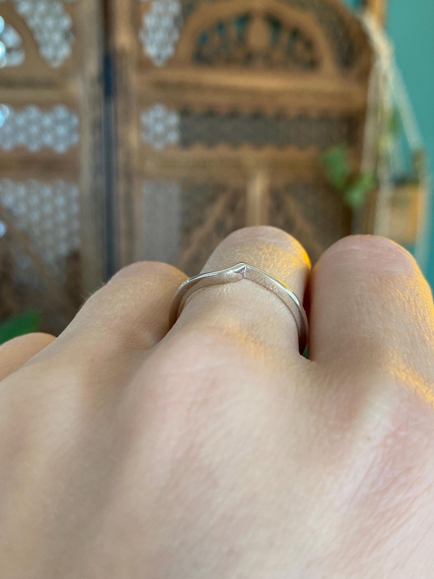 Vintage Solid 14k White Gold Dainty Chevron Ring - Size 7.5