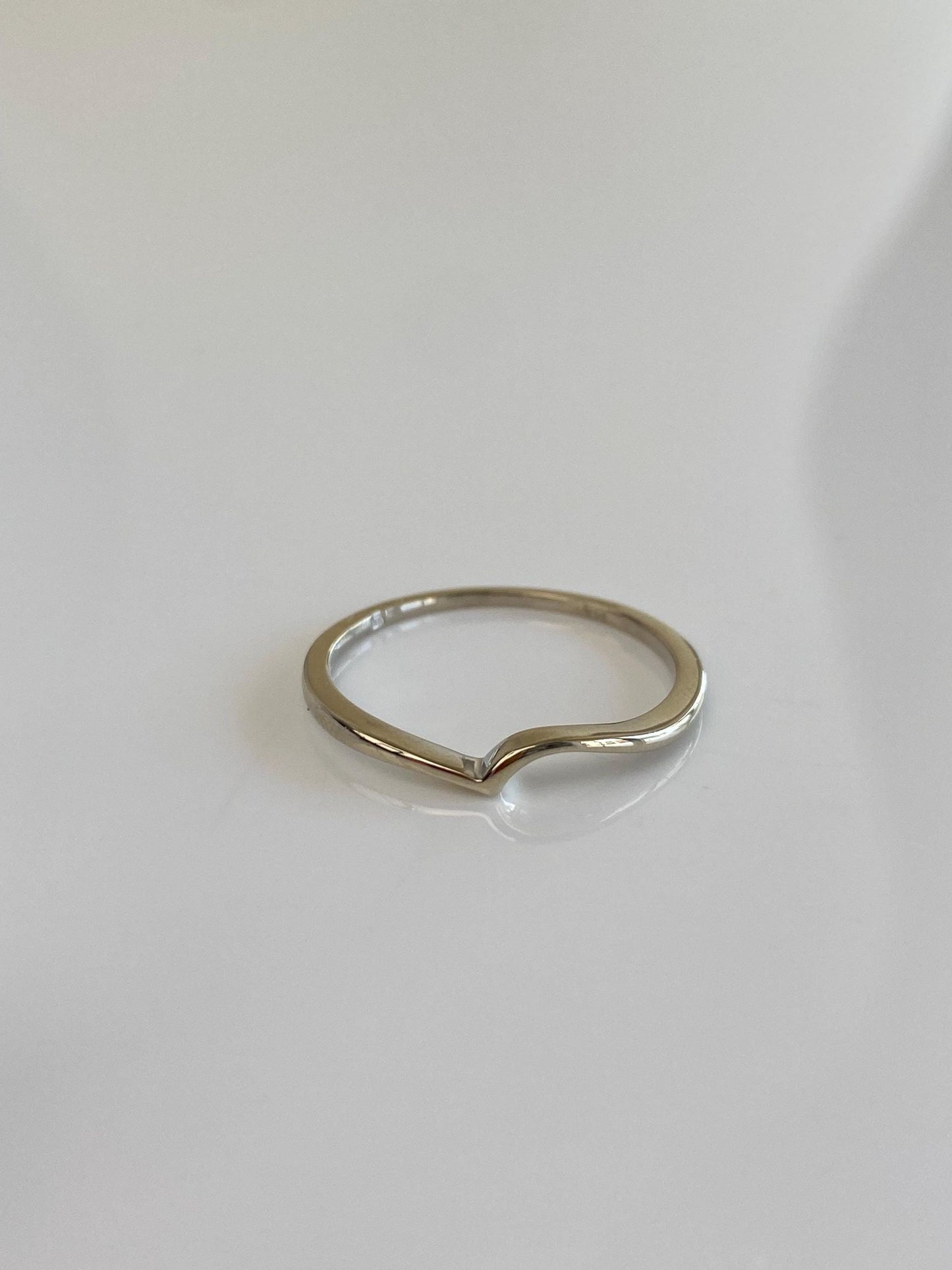 Vintage Solid 14k White Gold Dainty Chevron Ring - Size 7.5