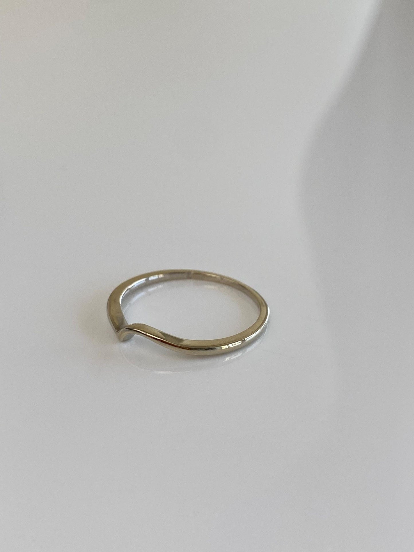 Vintage Solid 14k White Gold Dainty Chevron Ring - Size 7.5