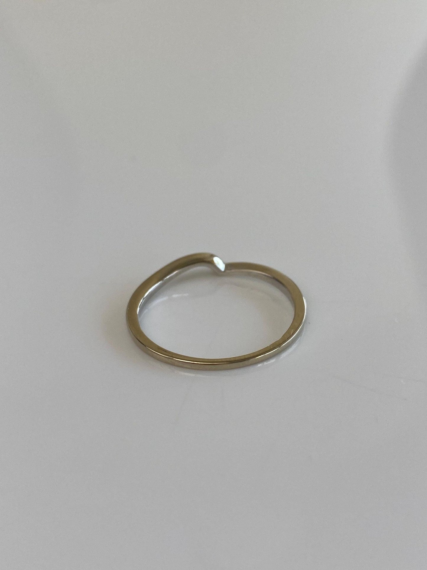 Vintage Solid 14k White Gold Dainty Chevron Ring - Size 7.5