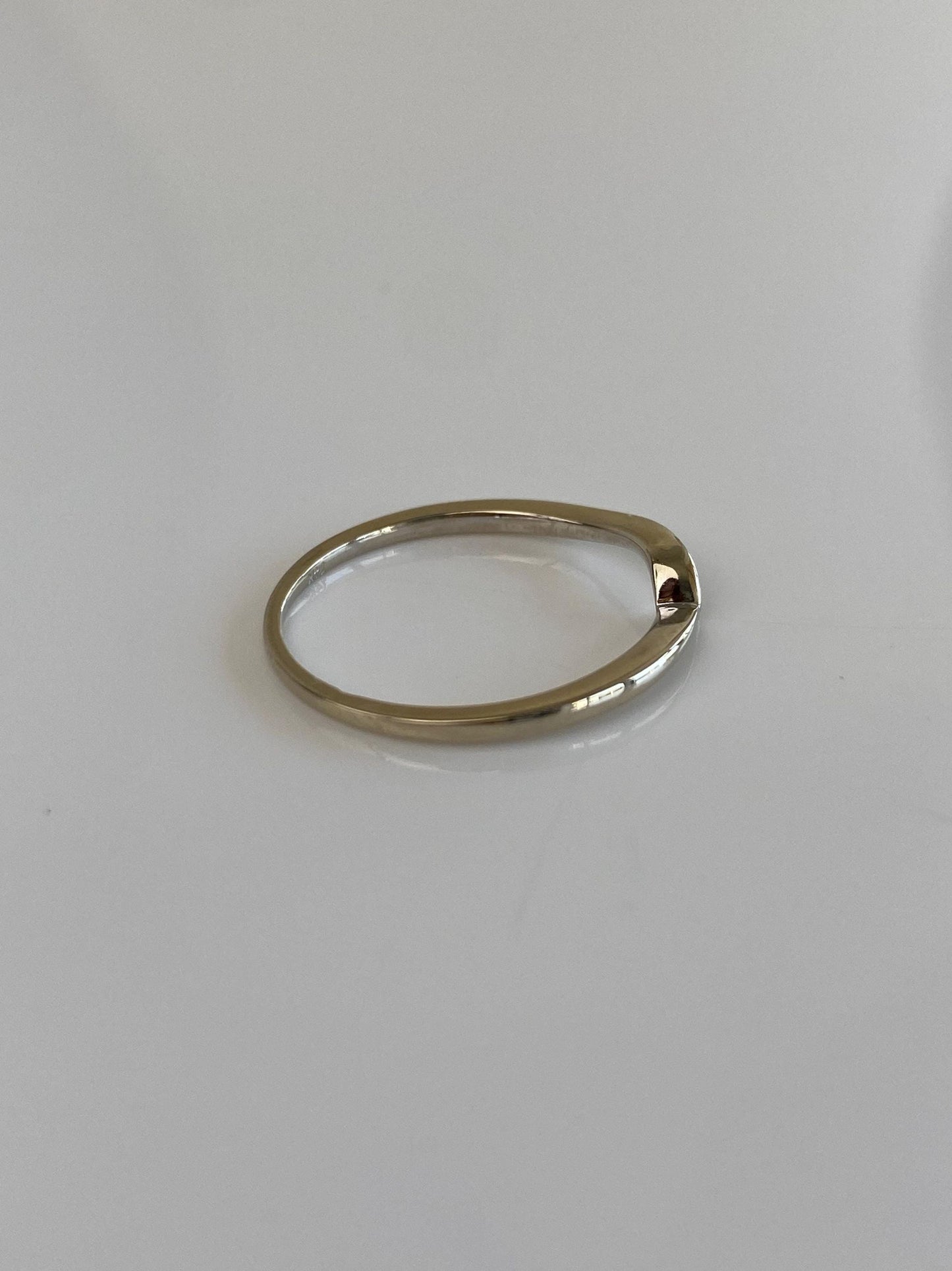 Vintage Solid 14k White Gold Dainty Chevron Ring - Size 7.5