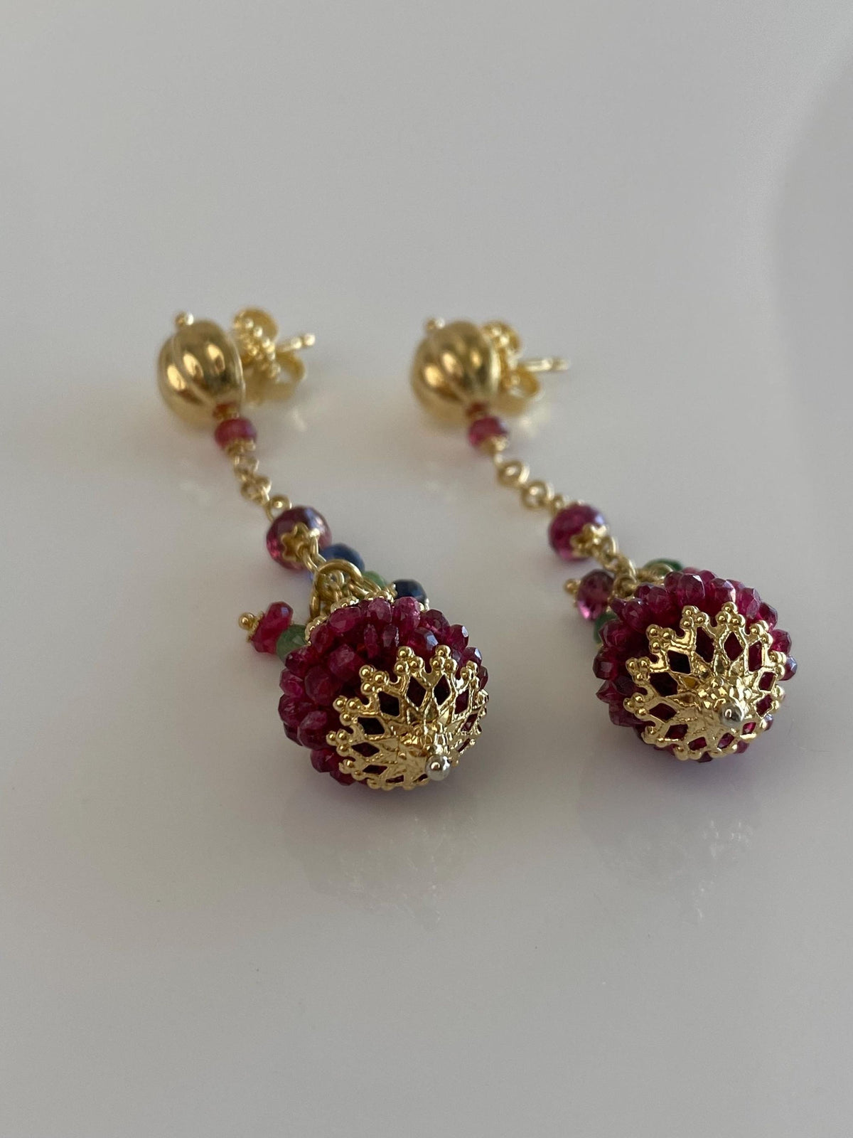 Vintage 18k Yellow Gold Ruby Emerald Blue Sapphire Beads Ball Dangle Stud Earrings
