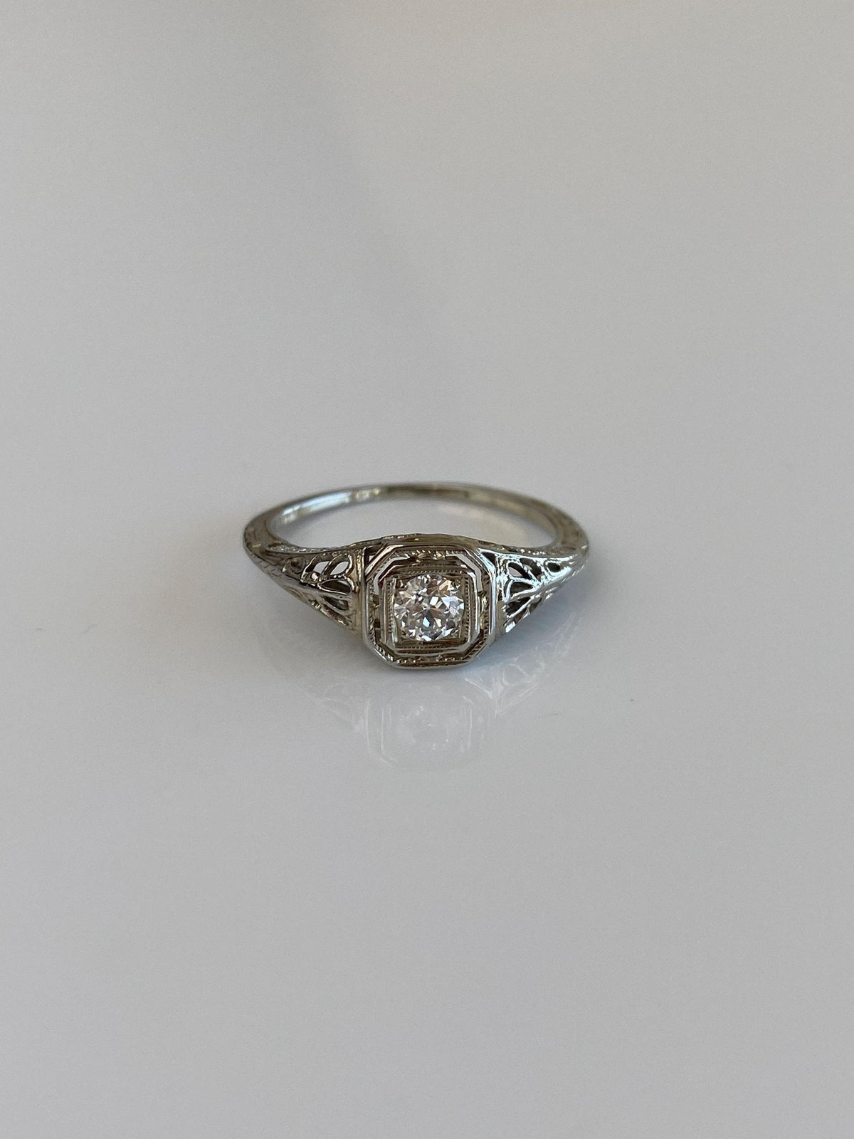 Vintage Solid 18k White Gold Diamond Art Deco Ring - Size 5.25