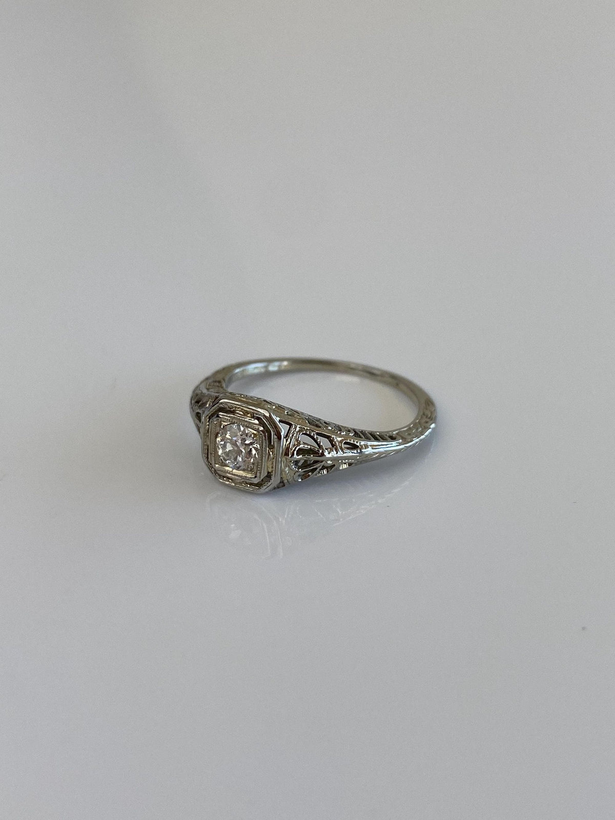 Vintage Solid 18k White Gold Diamond Art Deco Ring - Size 5.25