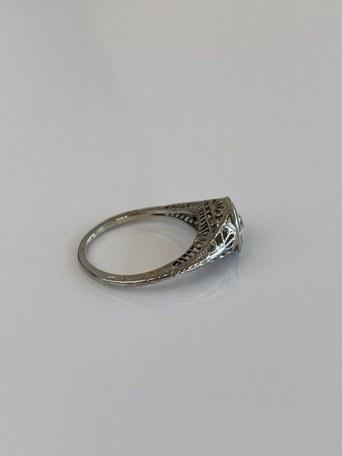 Vintage Solid 18k White Gold Diamond Art Deco Ring - Size 5.25