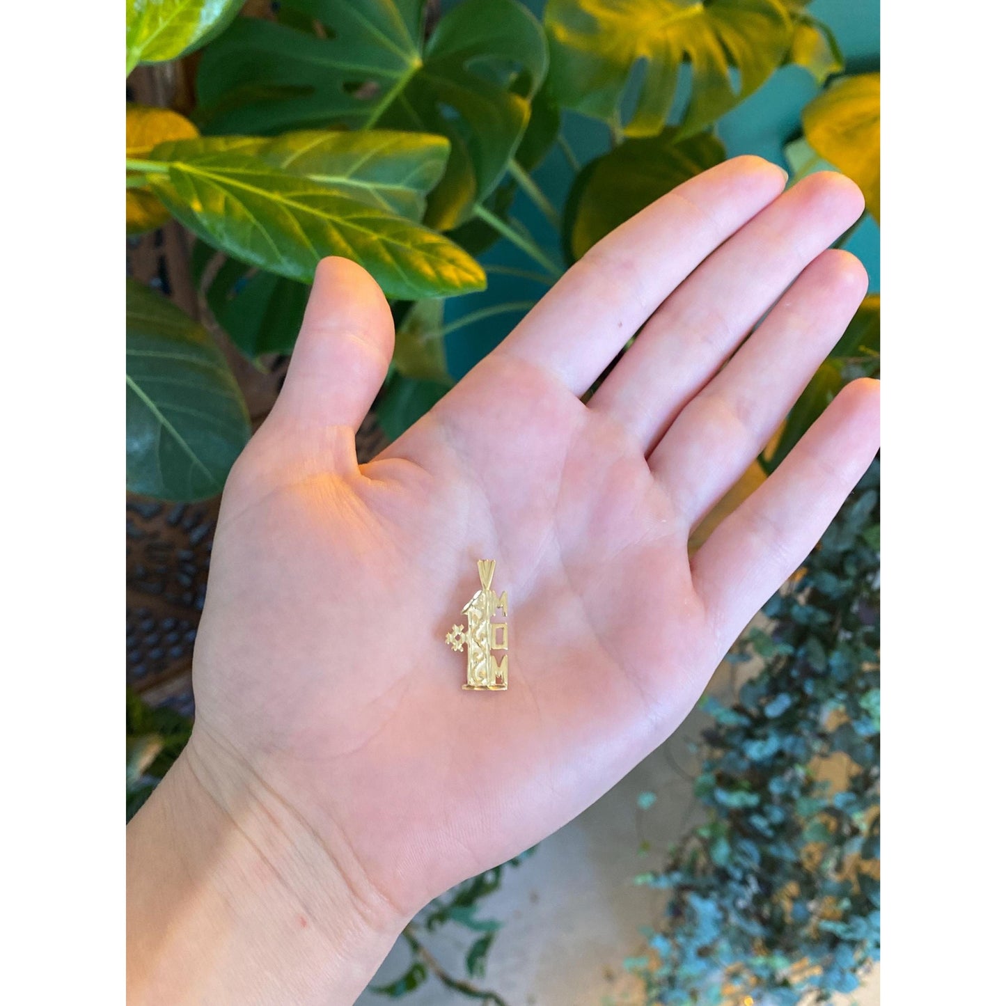 Vintage Solid 14k Yellow Gold #1 Mom Charm