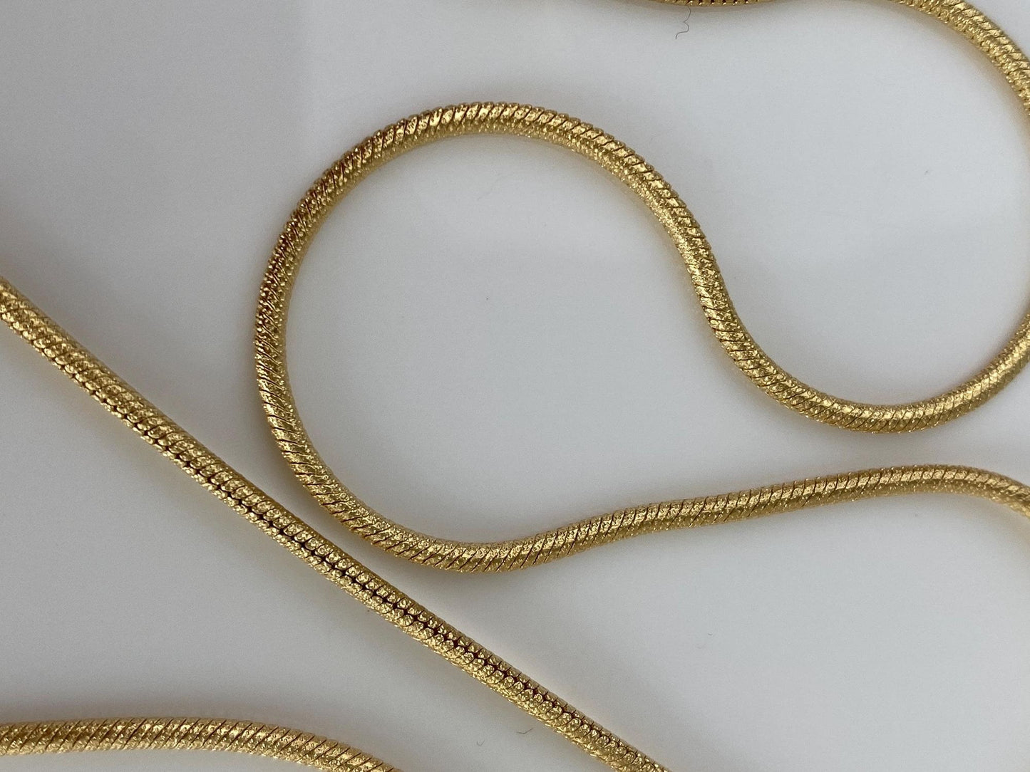 Vintage Solid 18k Yellow Gold Textured Snake Chain Necklace - 16.5 inches