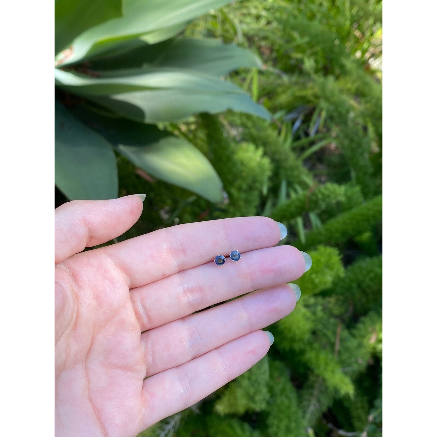 Vintage Solid 14k Yellow Gold Blue Spinel Stud Earrings