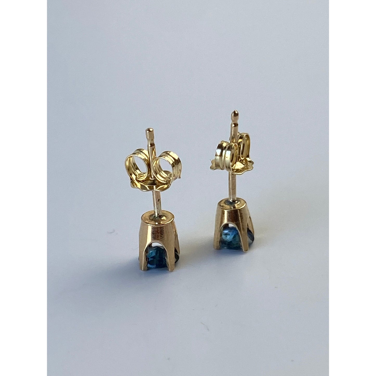 Vintage Solid 14k Yellow Gold Blue Spinel Stud Earrings