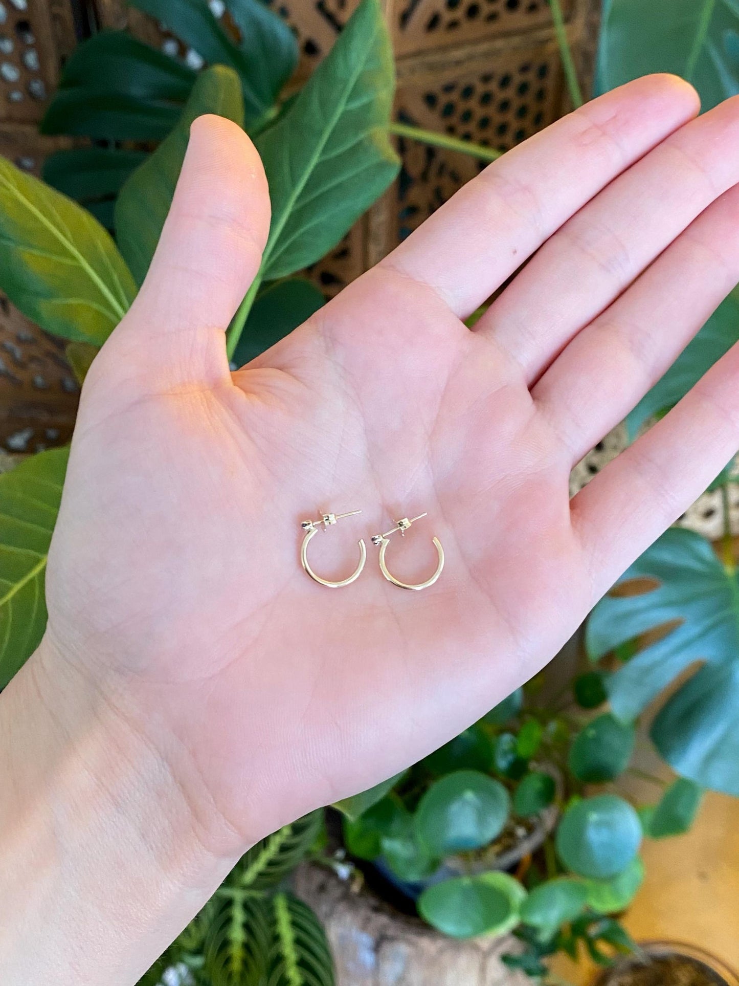 Vintage 14k Yellow Gold Sapphire Little Hoop Earrings