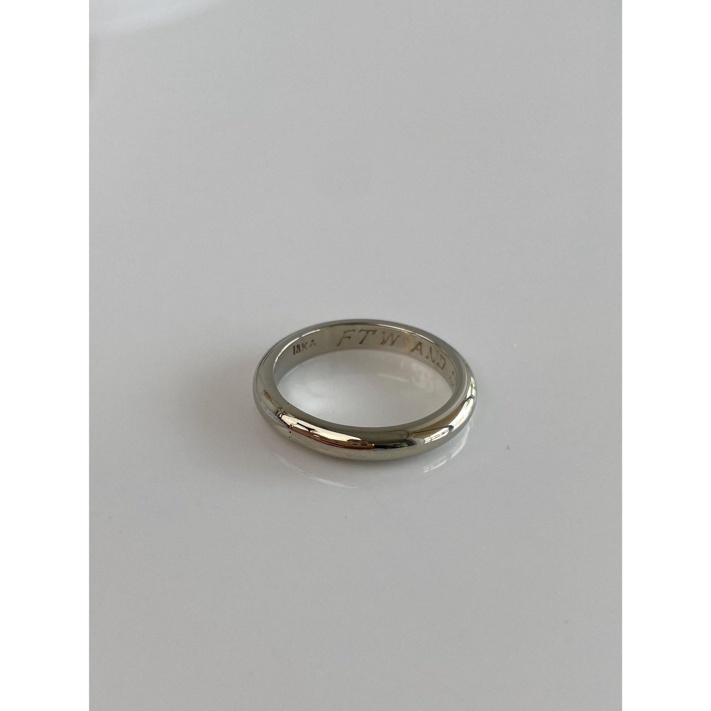 Vintage Solid 18k White Gold Ring Band - Size 5.75