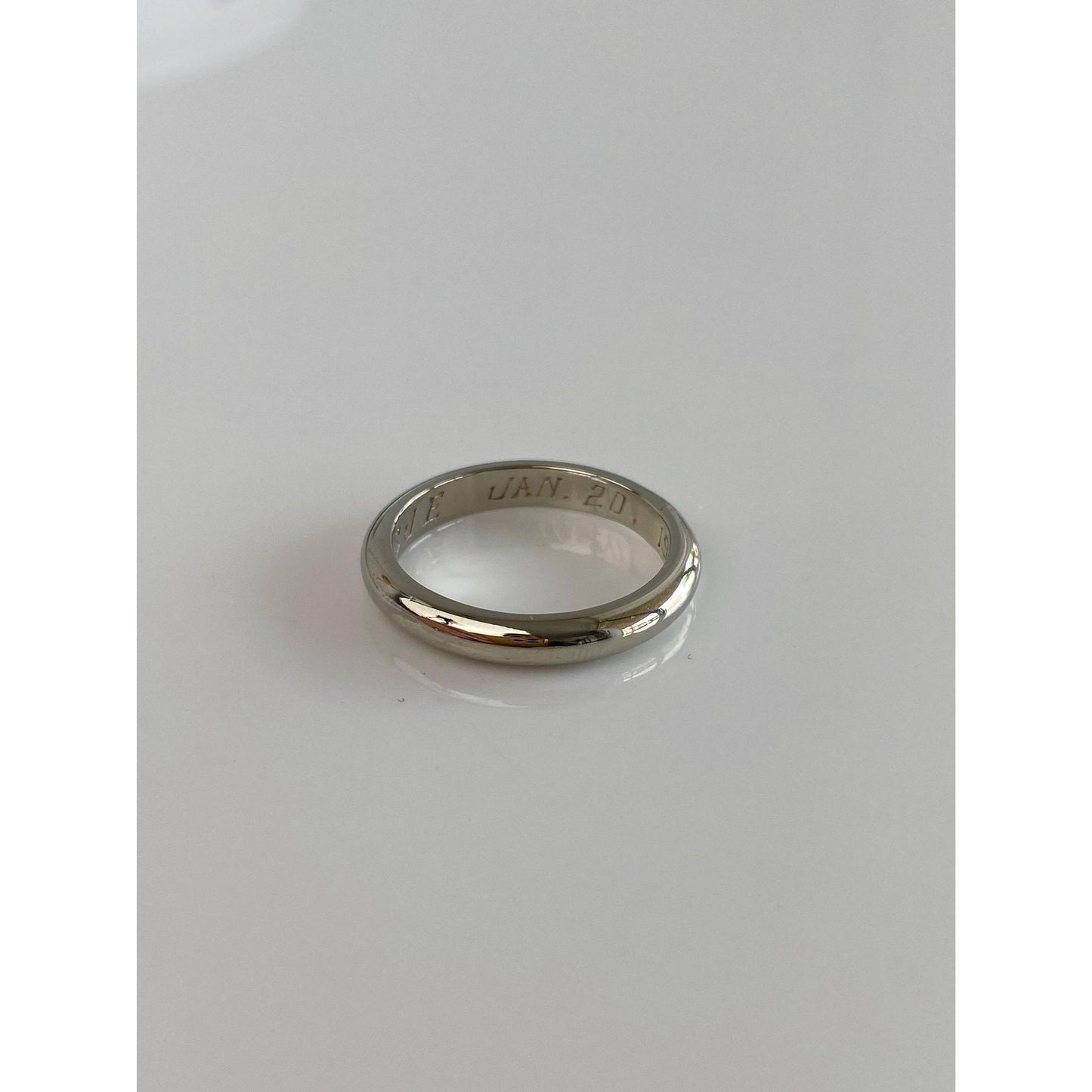 Vintage Solid 18k White Gold Ring Band - Size 5.75