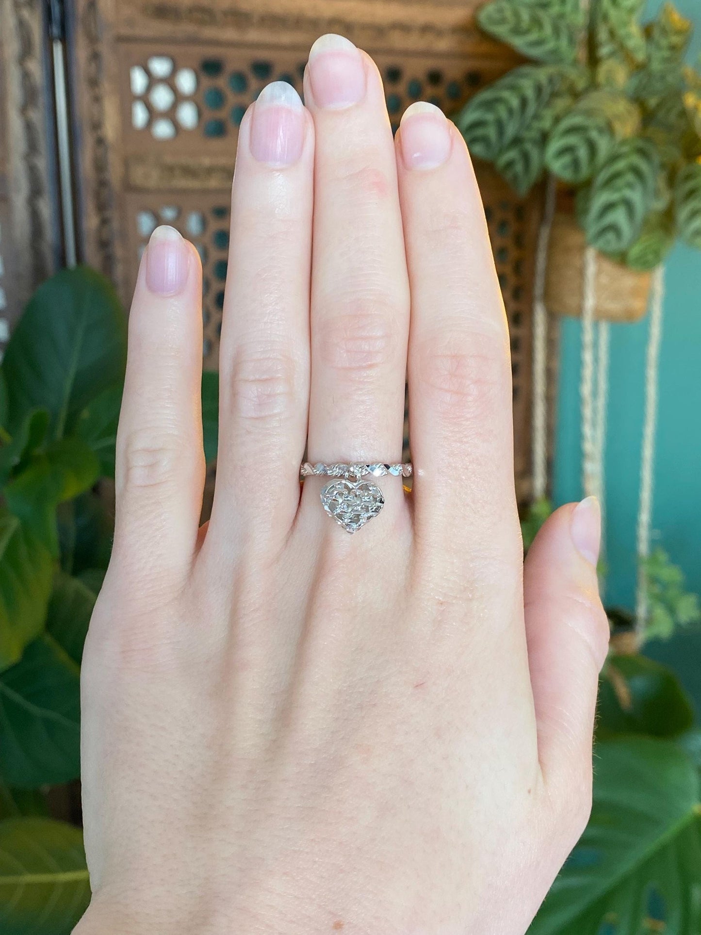 Vintage Solid 14k White Gold Diamond Cut Heart Charm Ring - Size 7.5