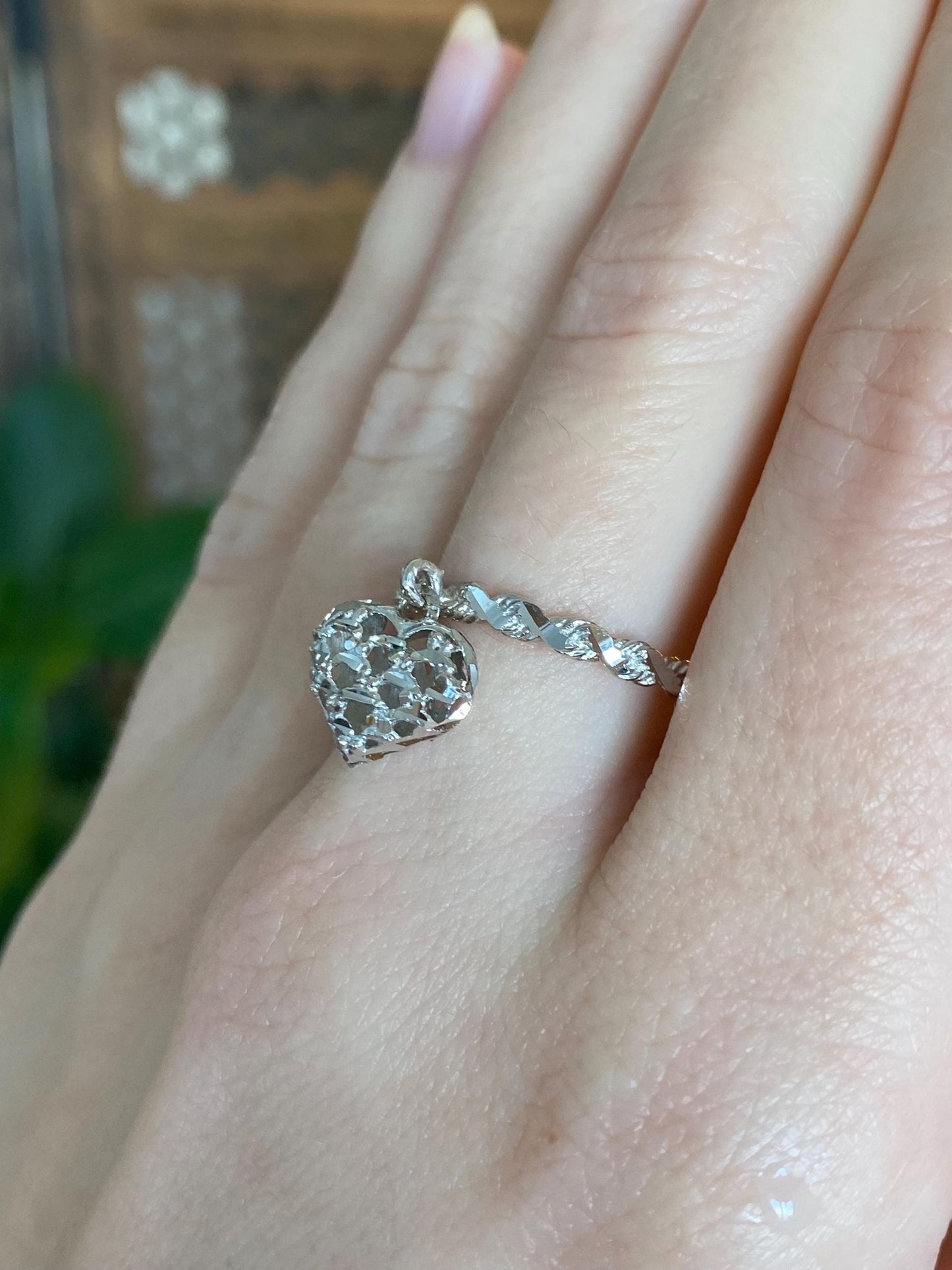 Vintage Solid 14k White Gold Diamond Cut Heart Charm Ring - Size 7.5