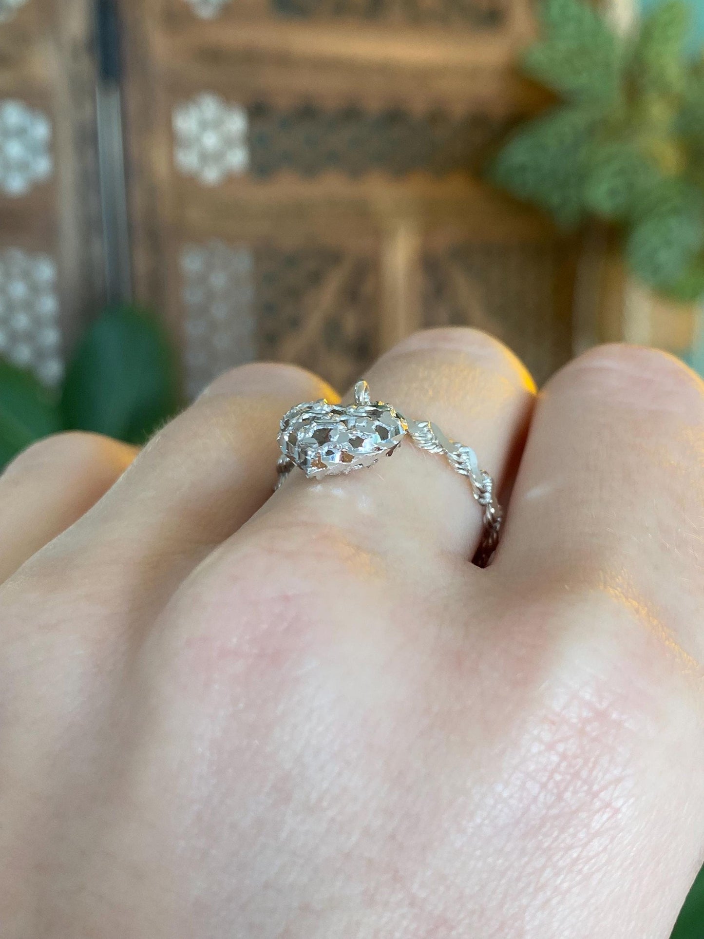 Vintage Solid 14k White Gold Diamond Cut Heart Charm Ring - Size 7.5