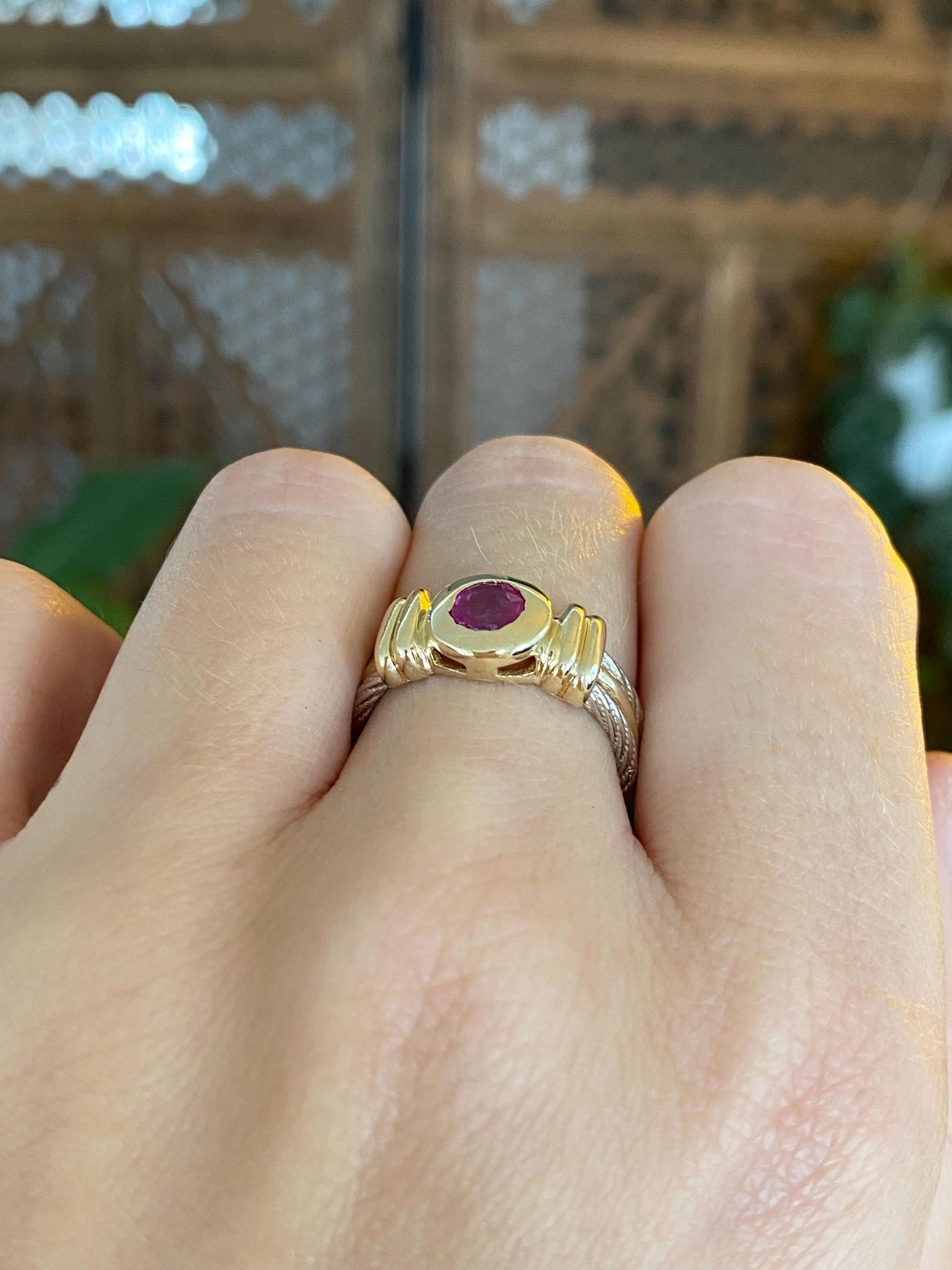 Vintage Solid 14k White & Yellow Gold Ruby Cable Ring Band - Size 6.25