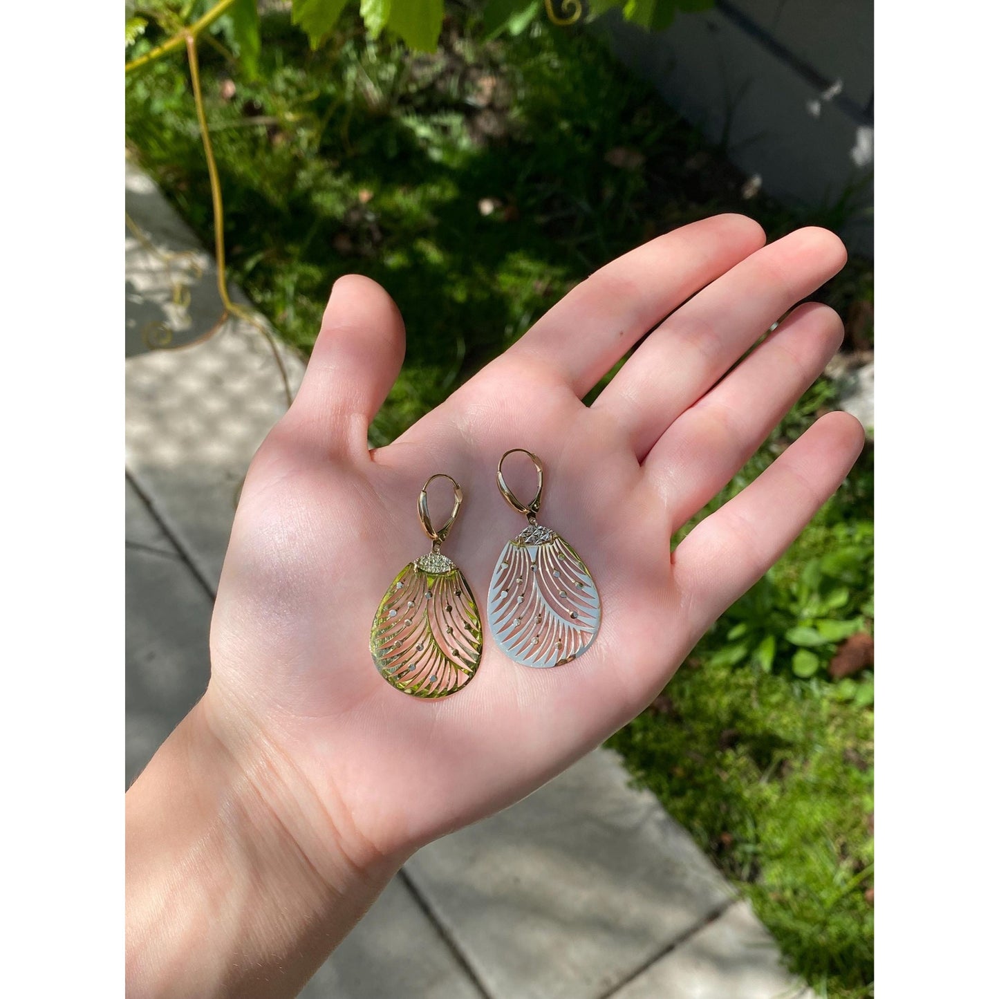 Vintage Solid 18k Yellow Gold Open Work Teardrop Dangle Earrings