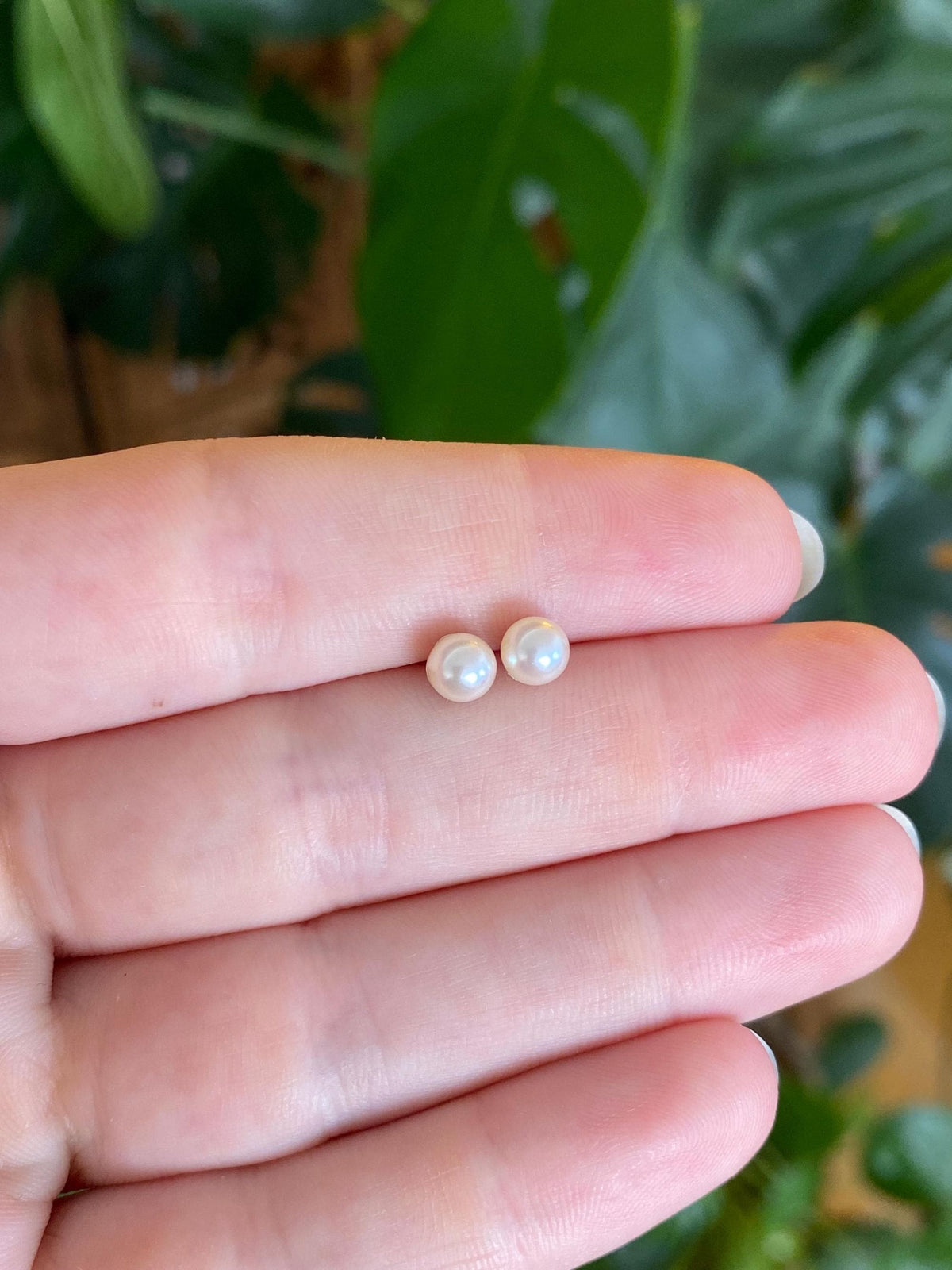 Vintage Solid 14k White Gold Pearl Stud Earrings