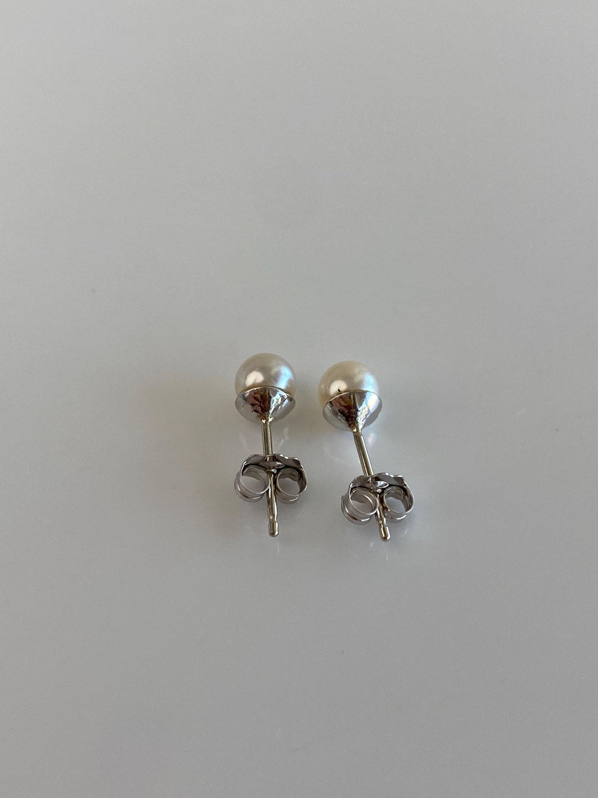 Vintage Solid 14k White Gold Pearl Stud Earrings