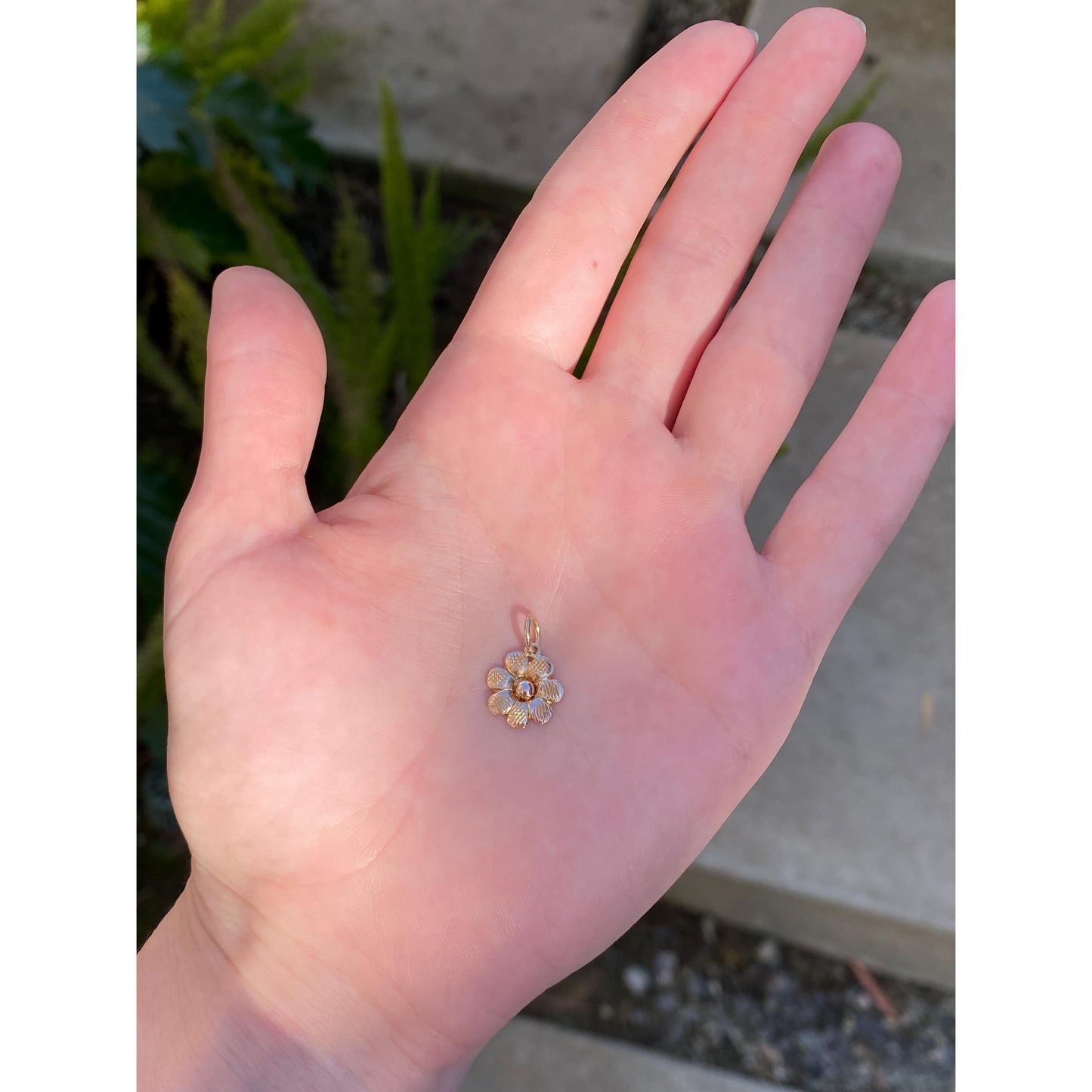 Vintage Solid 10k Yellow Gold Flower Charm