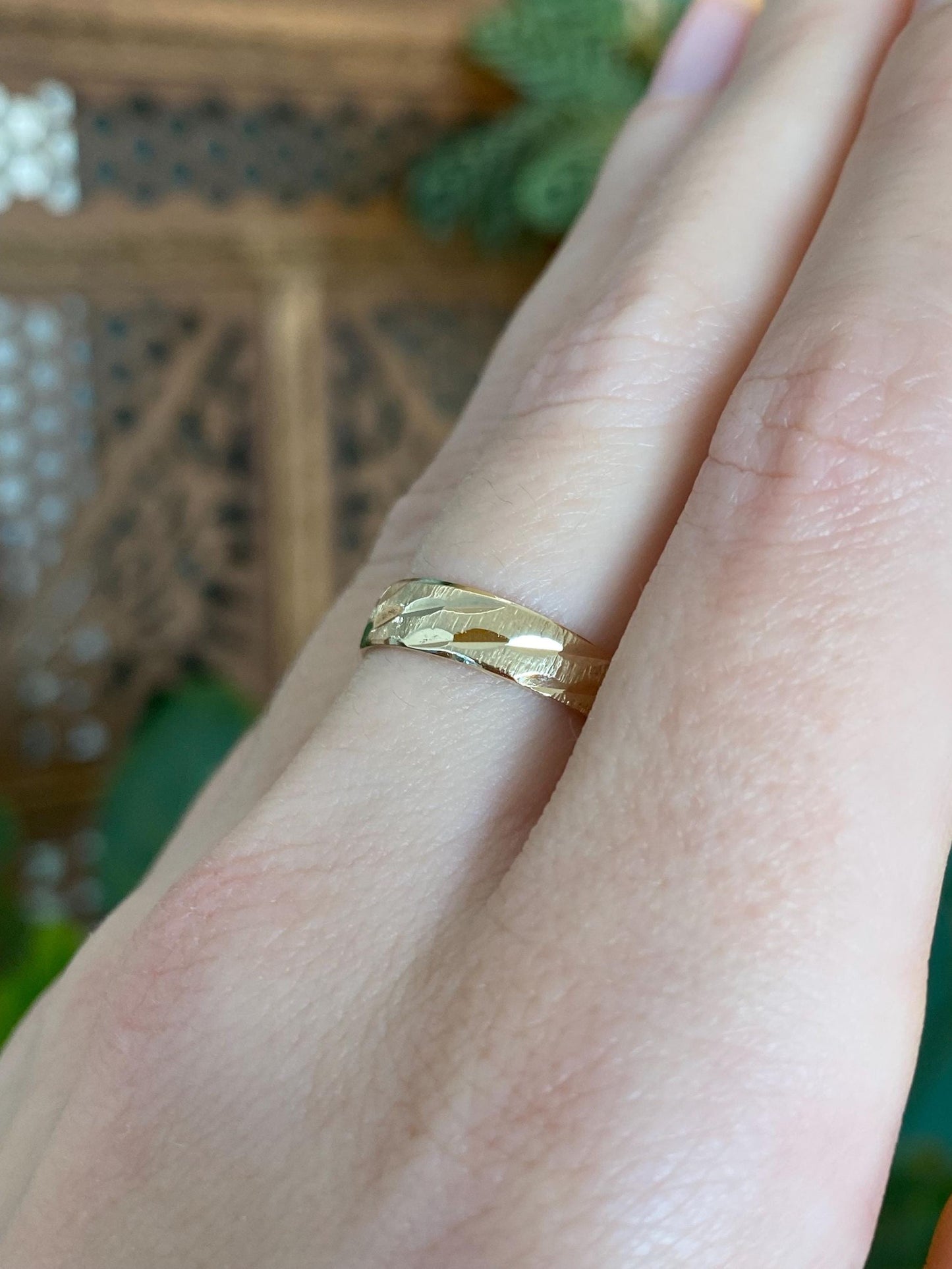 Vintage Solid 14k Yellow Gold Diamond Cut Lined Ring - Size 6.25