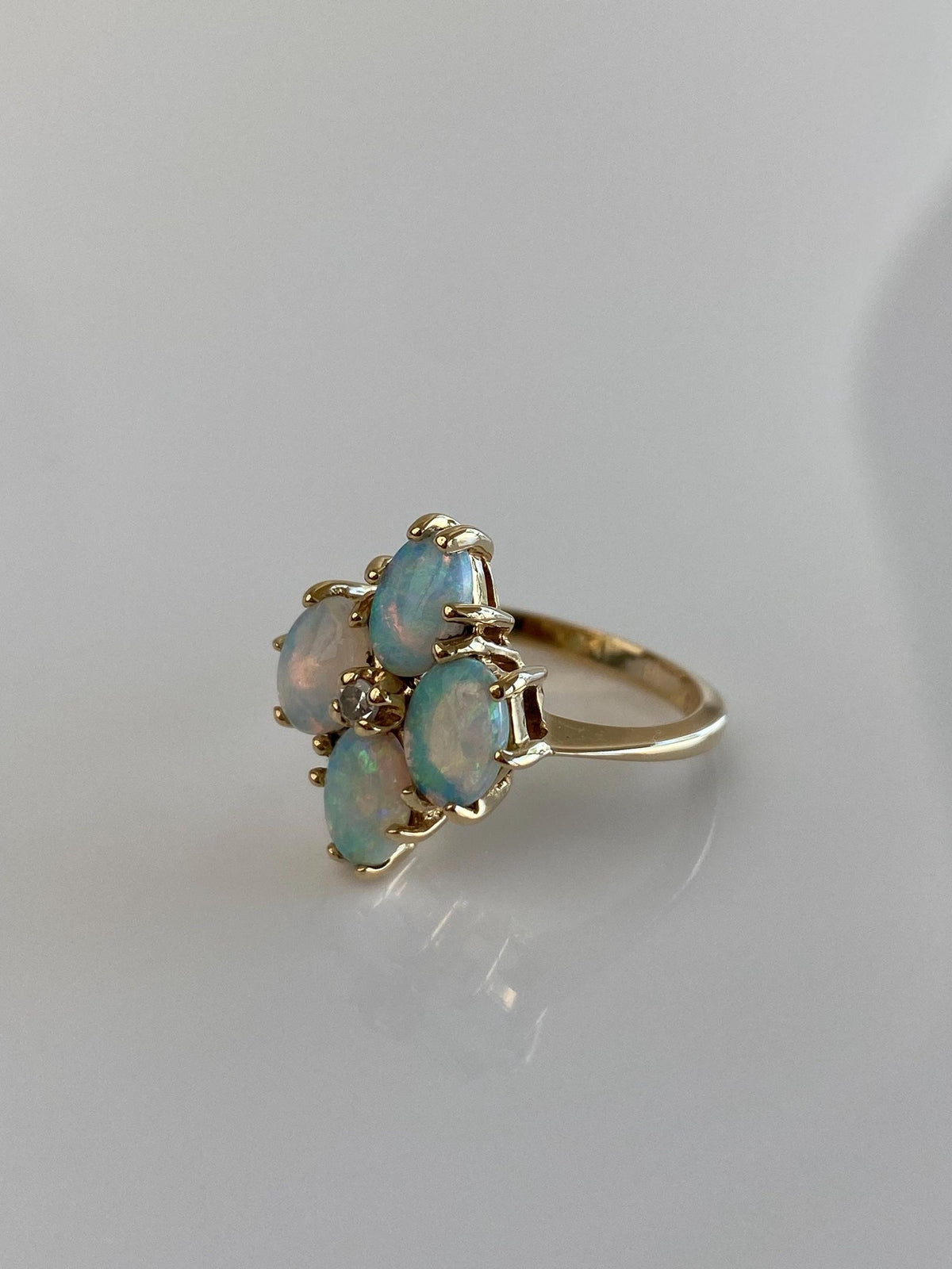 Vintage Solid 14k Yellow Gold Opals Diamond Ring - Size 5.75