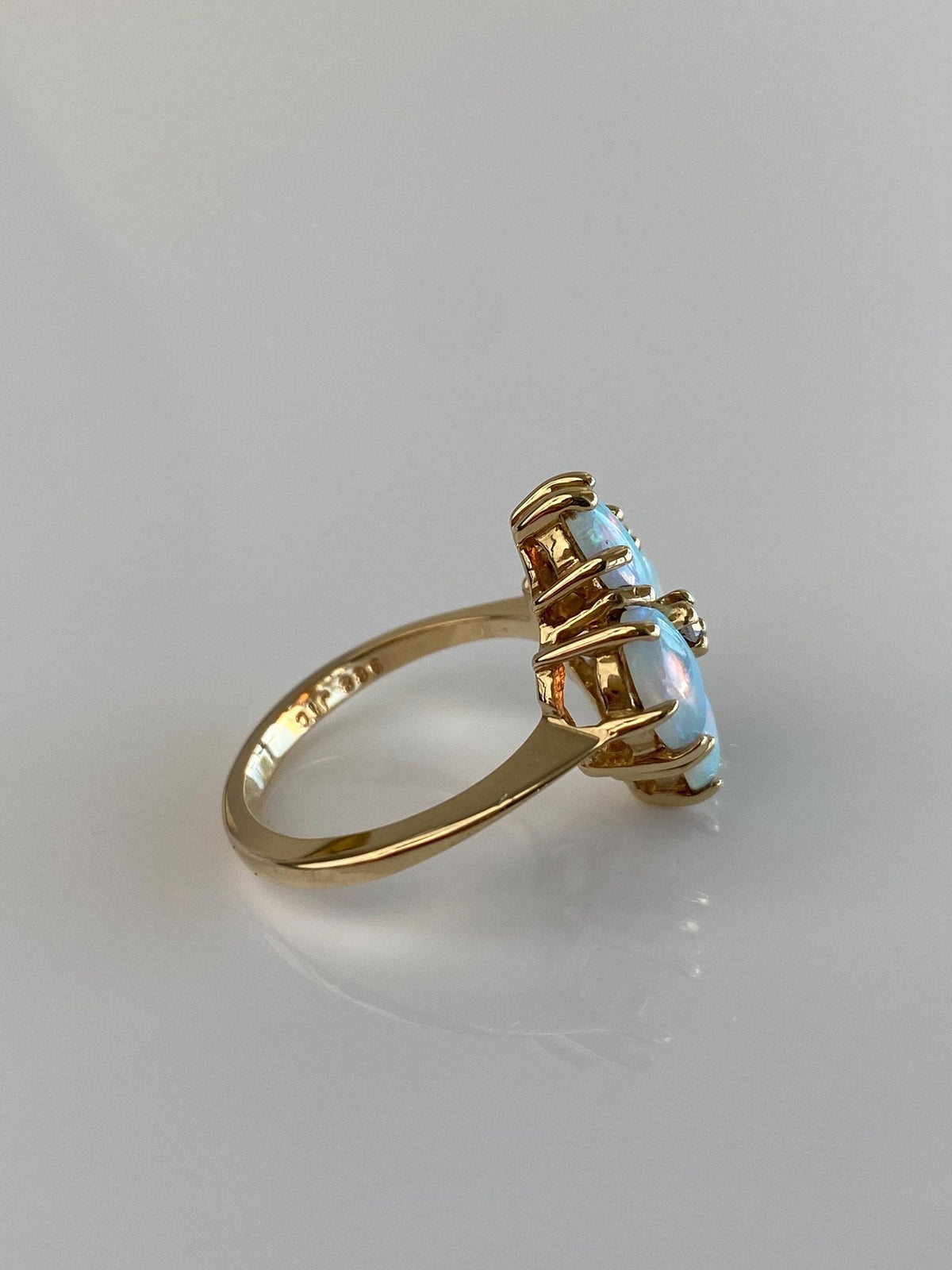 Vintage Solid 14k Yellow Gold Opals Diamond Ring - Size 5.75