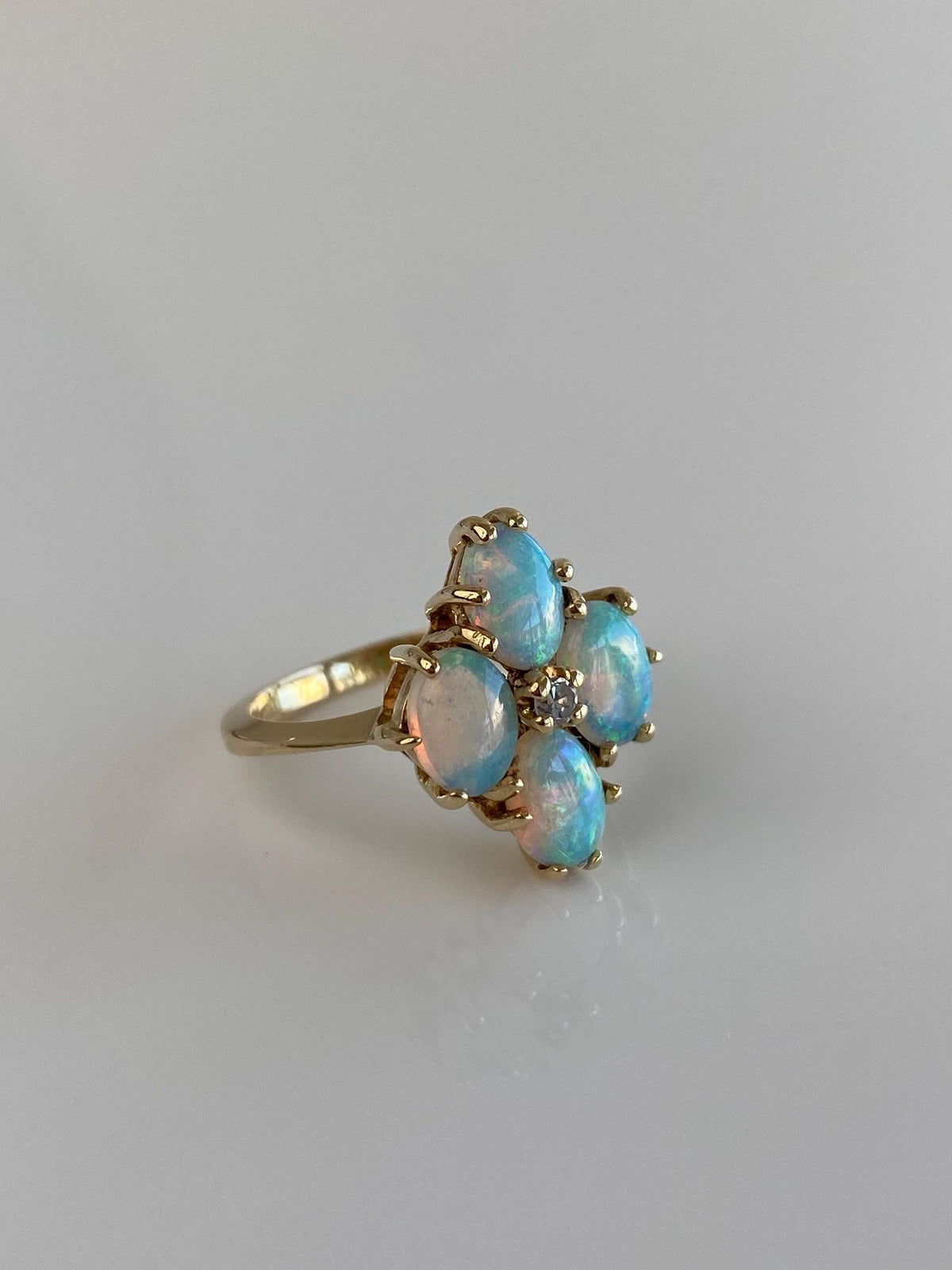 Vintage Solid 14k Yellow Gold Opals Diamond Ring - Size 5.75