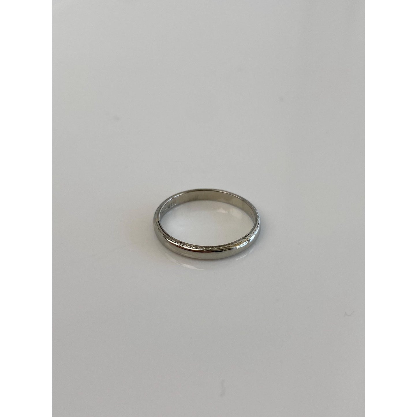 Vintage Solid 18k White Gold Slight Milgrain Ring Band - Size 4.25