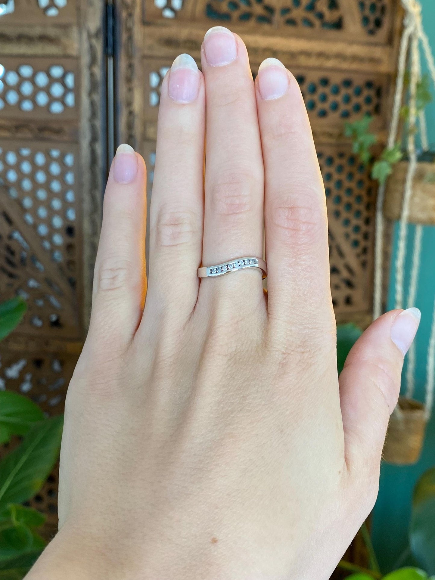 Vintage Solid 14k White Gold Diamond Wavy Ring Band - Size 7