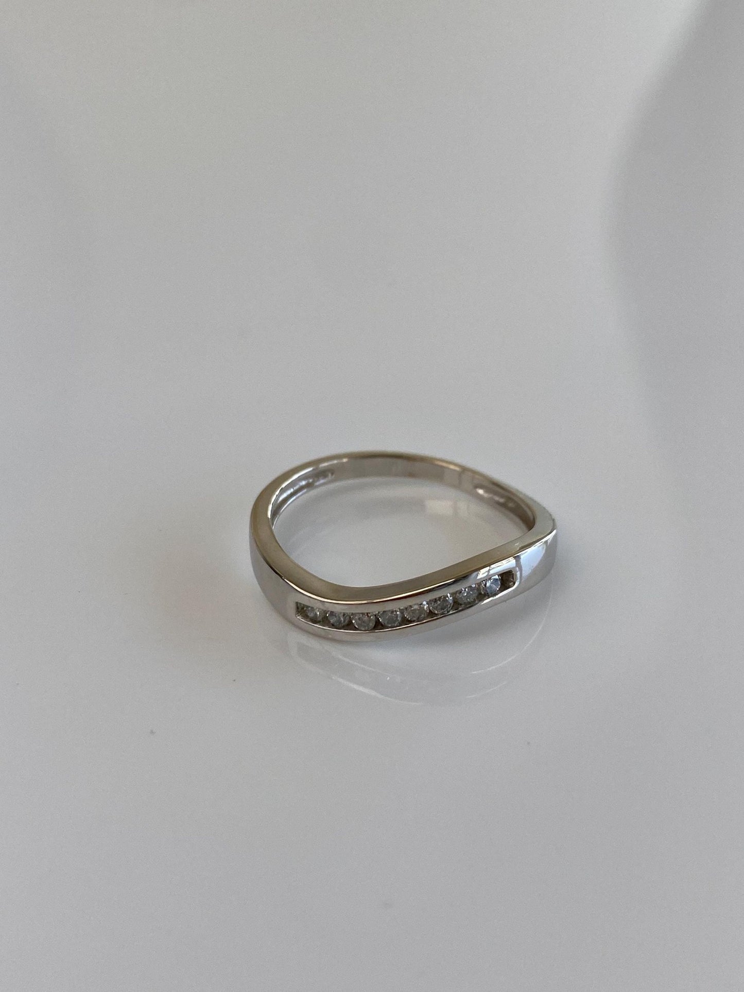 Vintage Solid 14k White Gold Diamond Wavy Ring Band - Size 7
