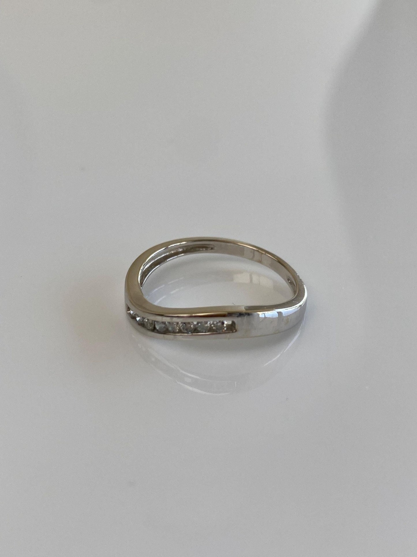 Vintage Solid 14k White Gold Diamond Wavy Ring Band - Size 7