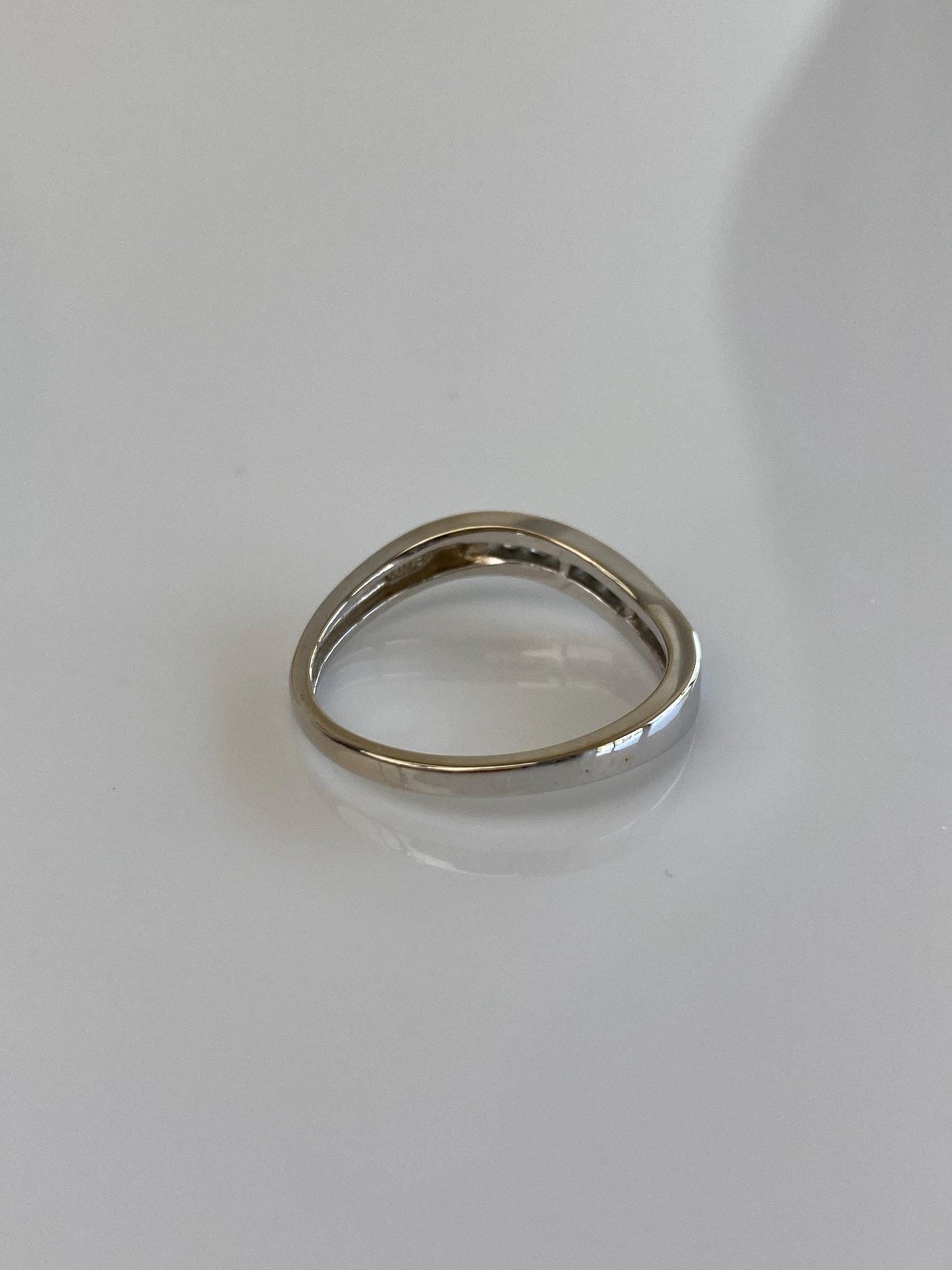 Vintage Solid 14k White Gold Diamond Wavy Ring Band - Size 7