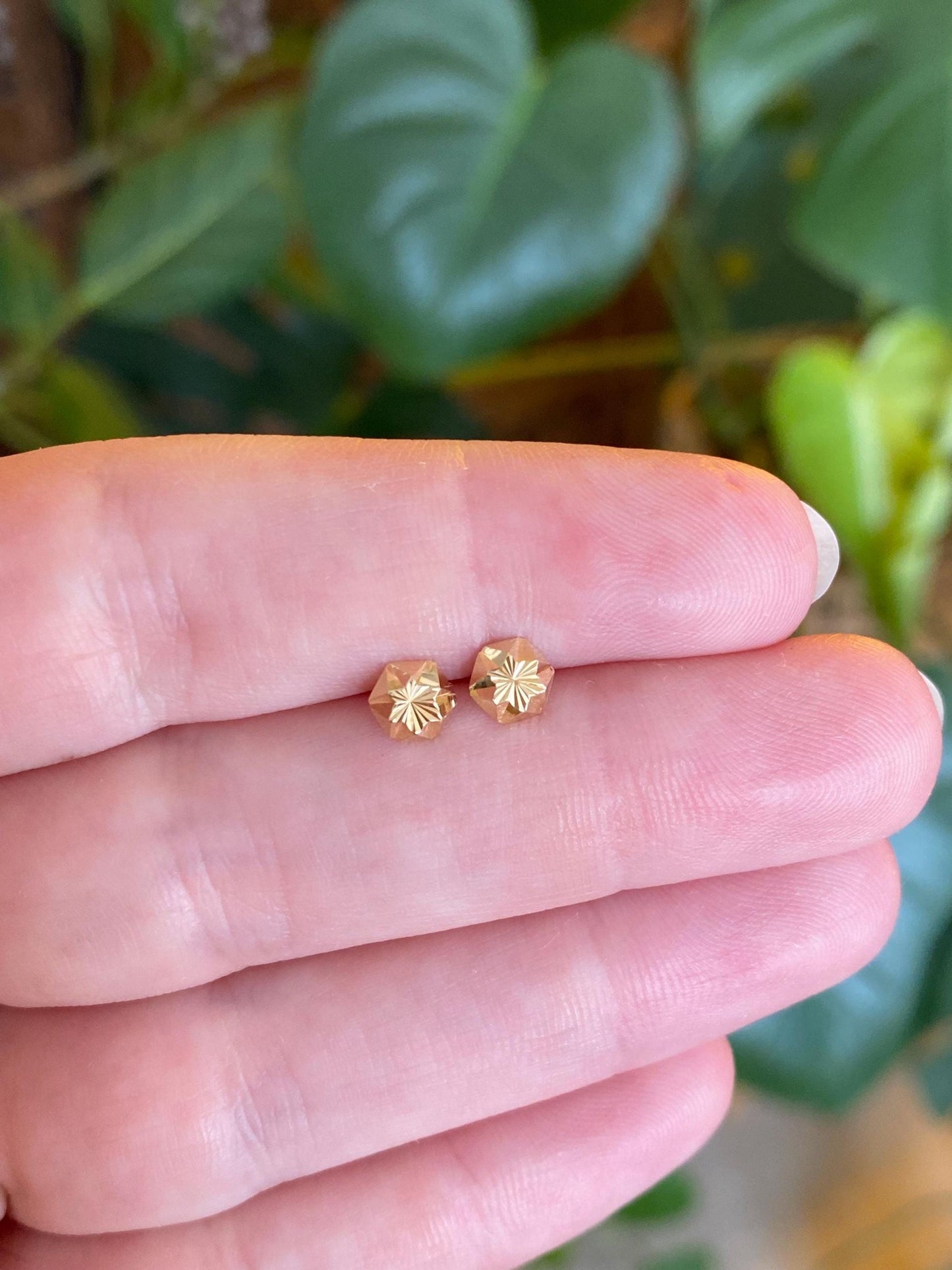 Vintage 18k Yellow Gold Diamond Cut Stud Earrings
