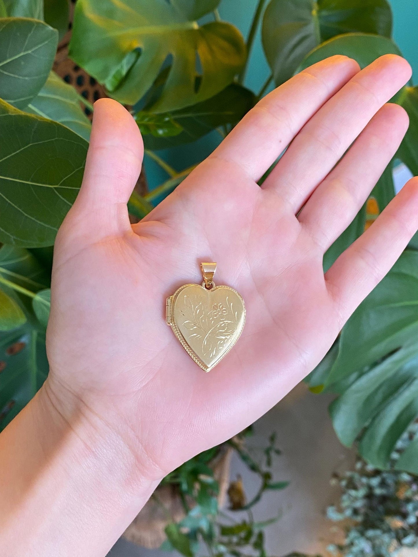 Vintage Solid 14k Yellow Gold Engraved Floral Heart Locket Charm
