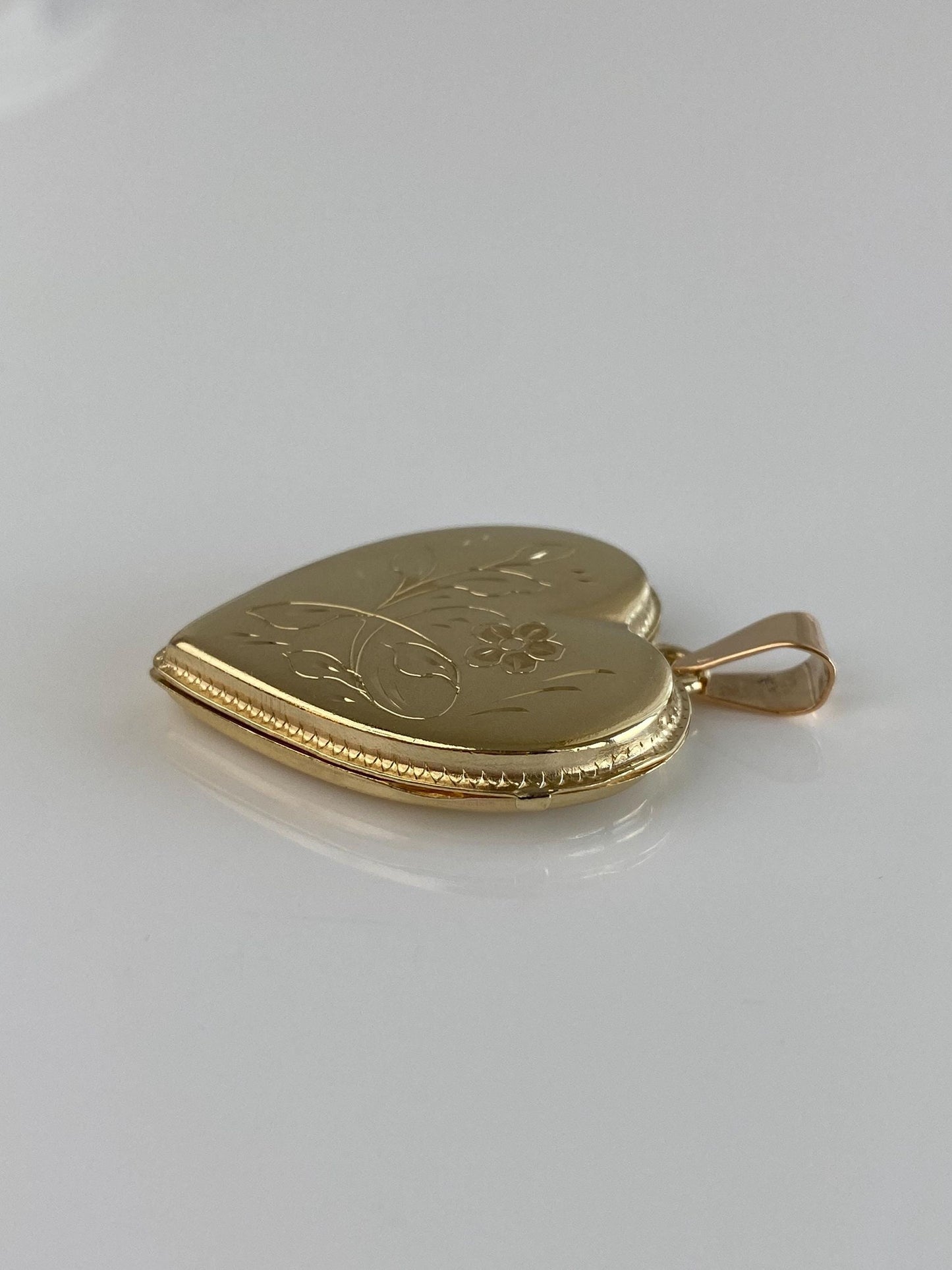 Vintage Solid 14k Yellow Gold Engraved Floral Heart Locket Charm