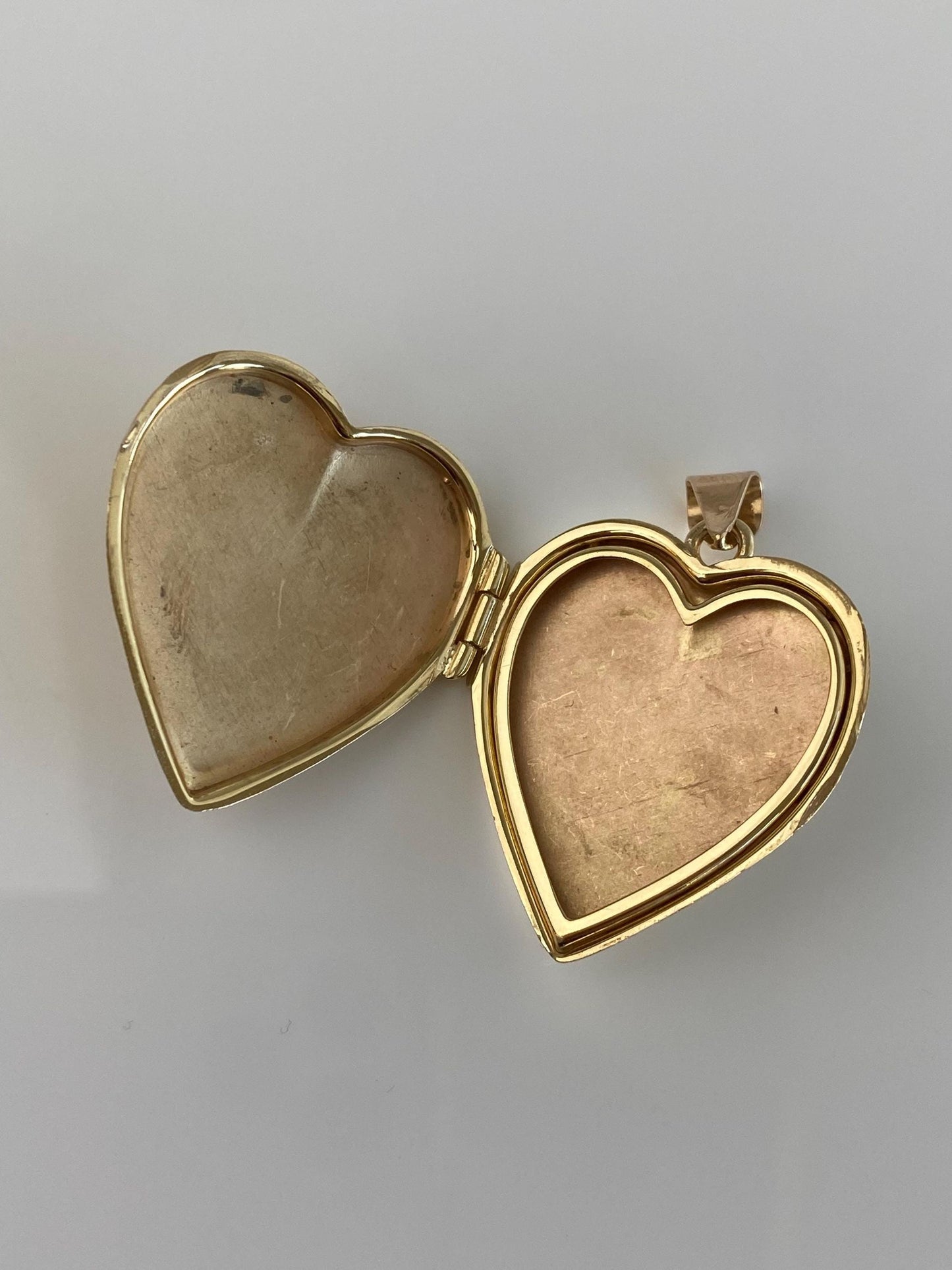 Vintage Solid 14k Yellow Gold Engraved Floral Heart Locket Charm