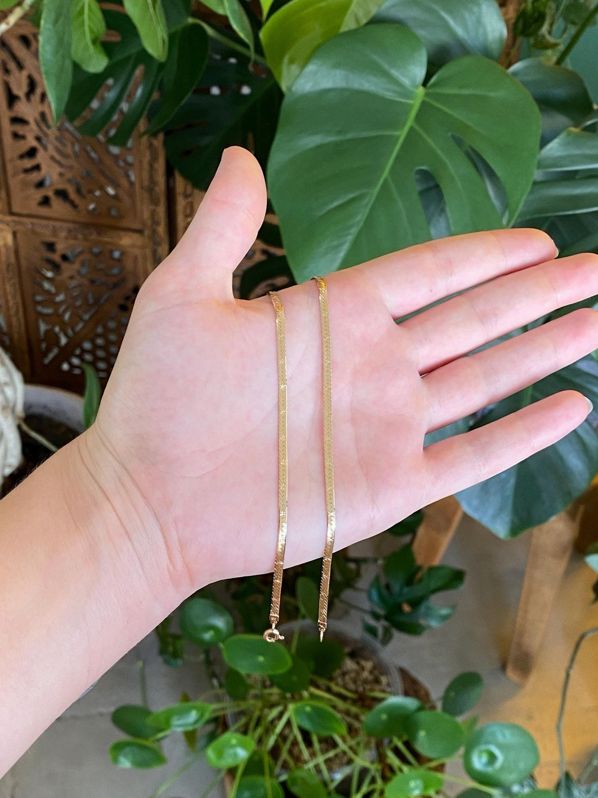 Vintage Solid 14k Yellow Gold Diamond Cut Star Design Herringbone Chain Necklace - 16 inches