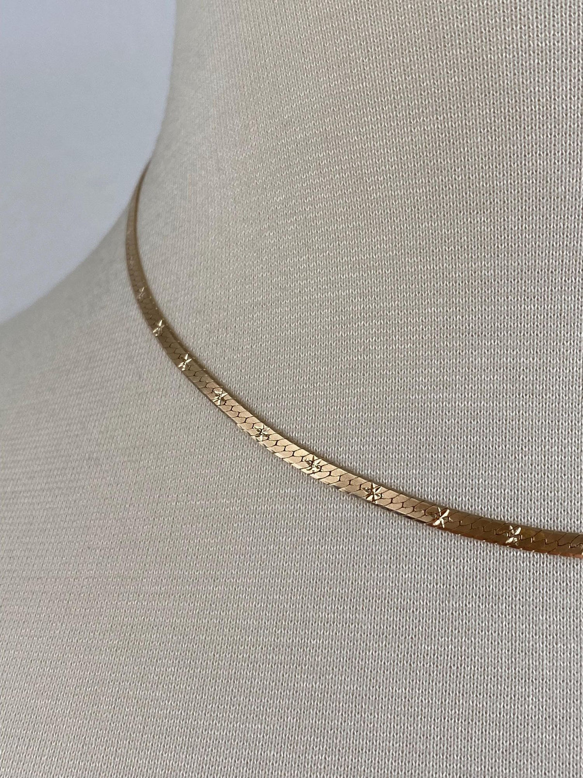 Vintage Solid 14k Yellow Gold Diamond Cut Star Design Herringbone Chain Necklace - 16 inches