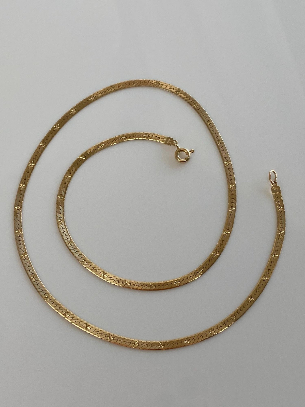 Vintage Solid 14k Yellow Gold Diamond Cut Star Design Herringbone Chain Necklace - 16 inches