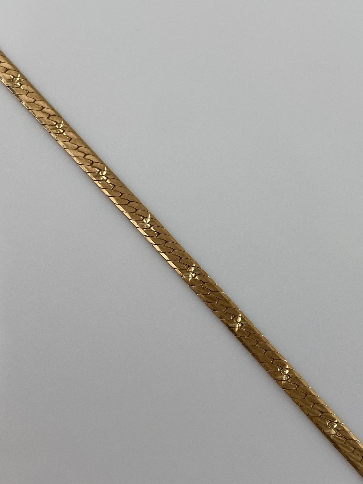 Vintage Solid 14k Yellow Gold Diamond Cut Star Design Herringbone Chain Necklace - 16 inches