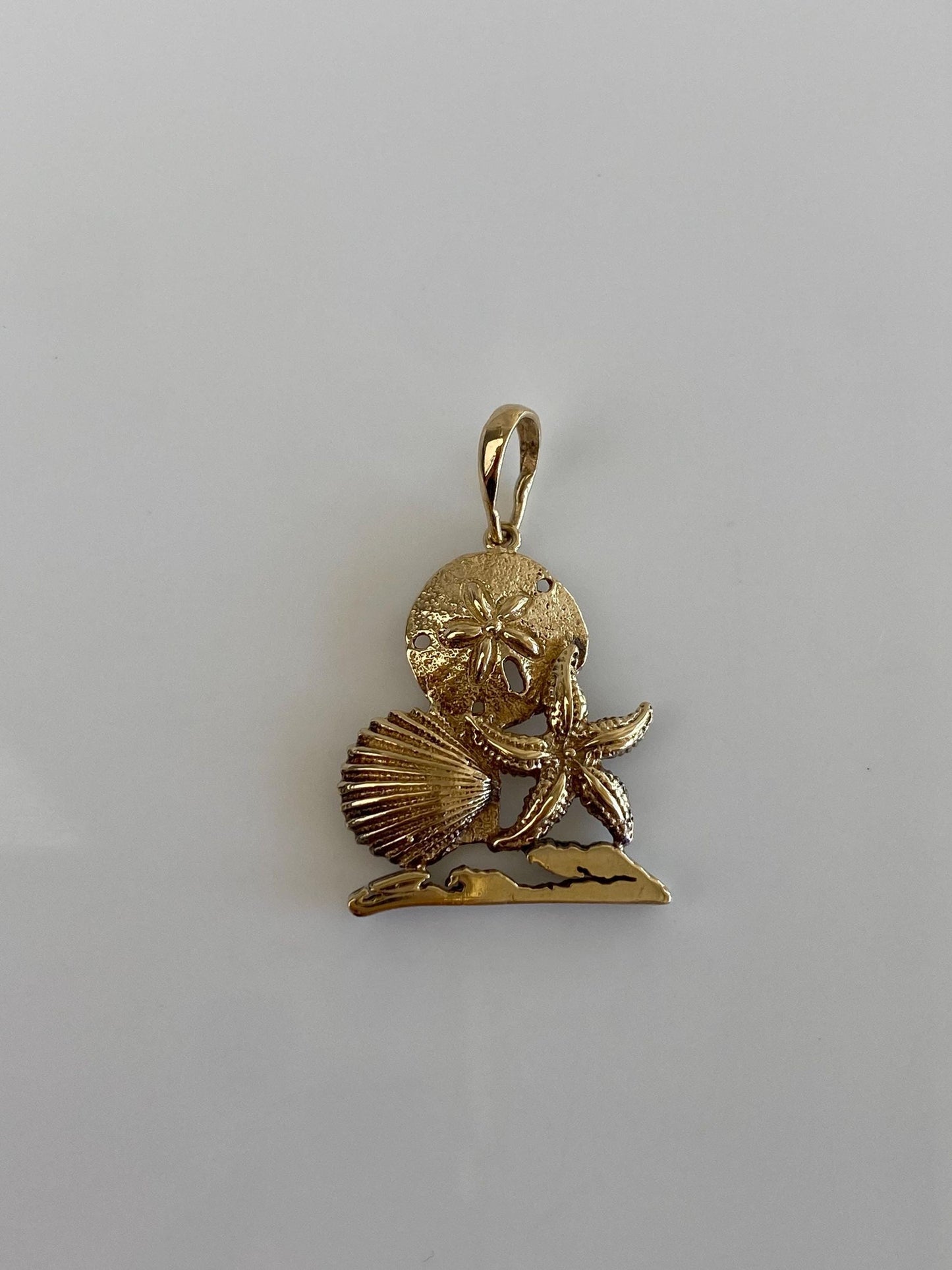 Vintage Solid 14k Yellow Gold Beach Shells Starfish Charm