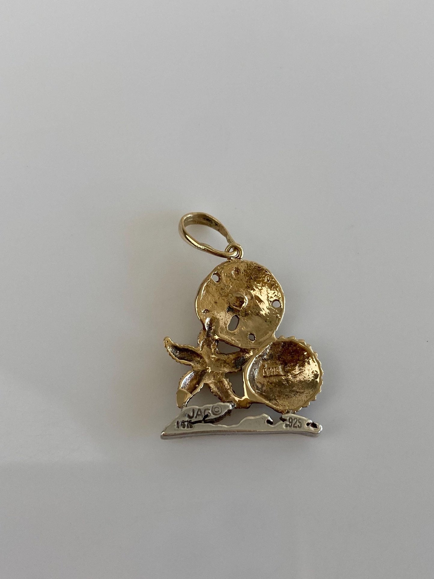 Vintage Solid 14k Yellow Gold Beach Shells Starfish Charm