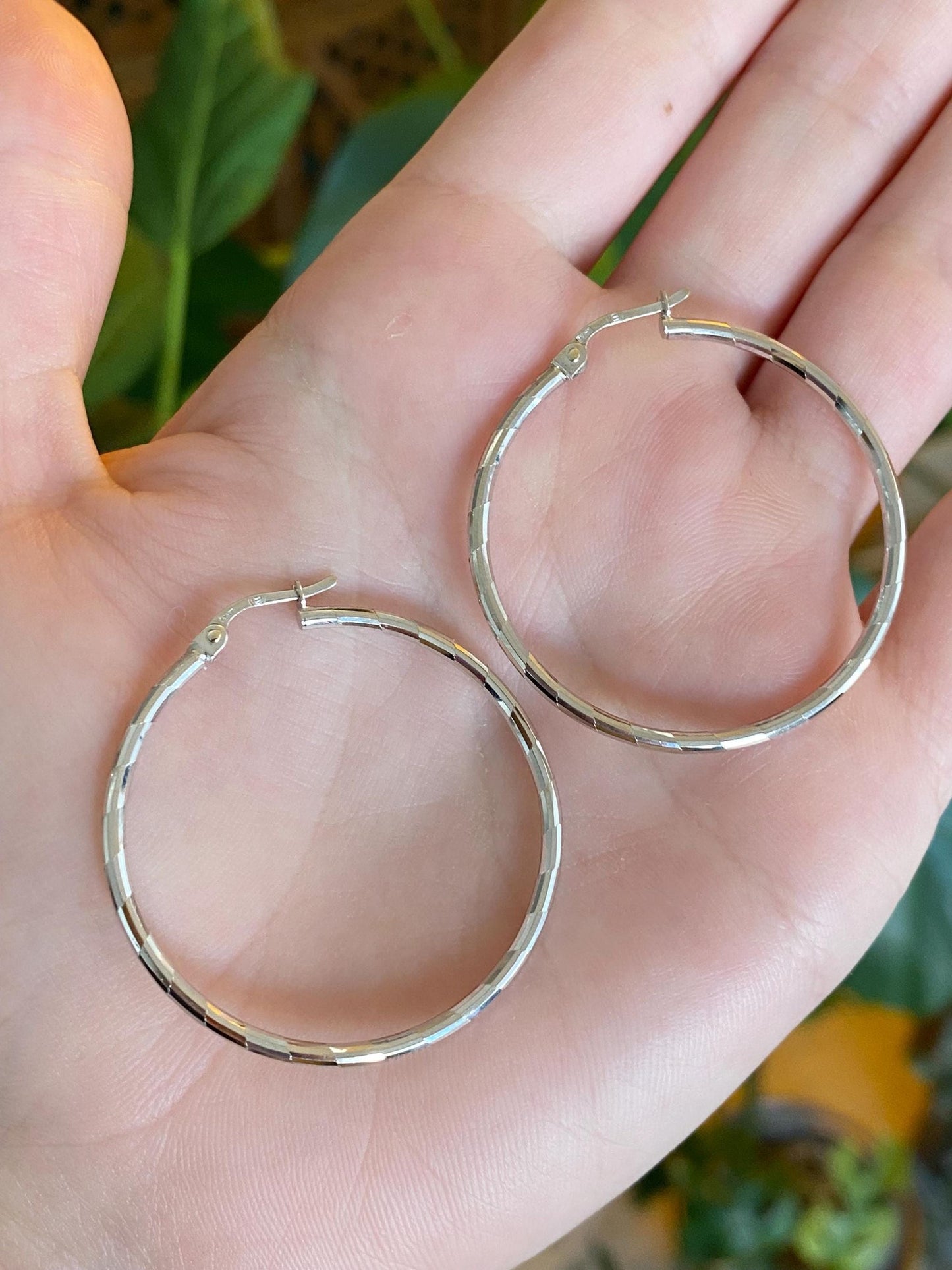 Vintage 14k White Gold Faceted Hoop Earrings