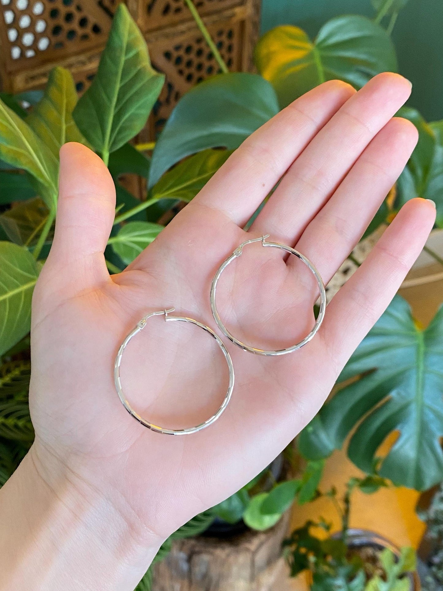 Vintage 14k White Gold Faceted Hoop Earrings